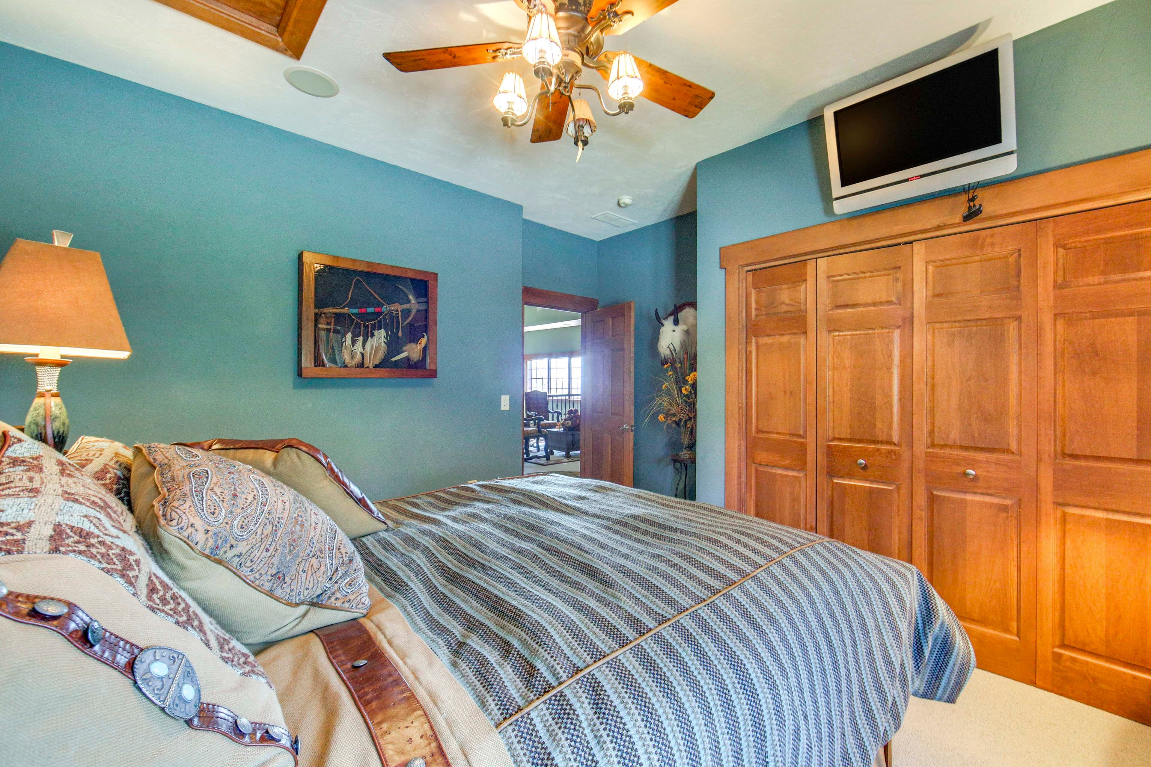 Bedroom 1 | Queen Bed | 2nd Floor
