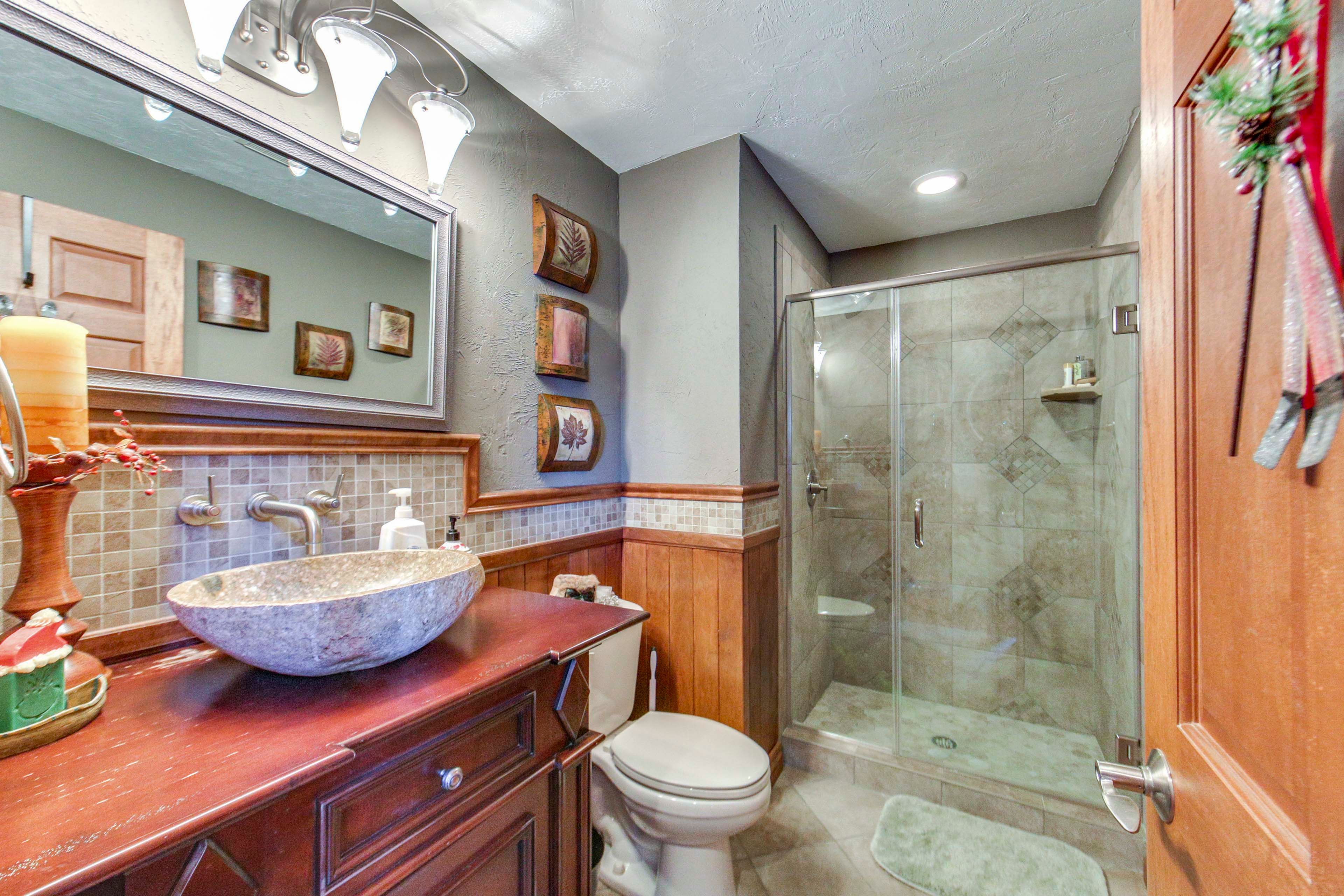 Bathroom | Complimentary Toiletries | 1st Floor