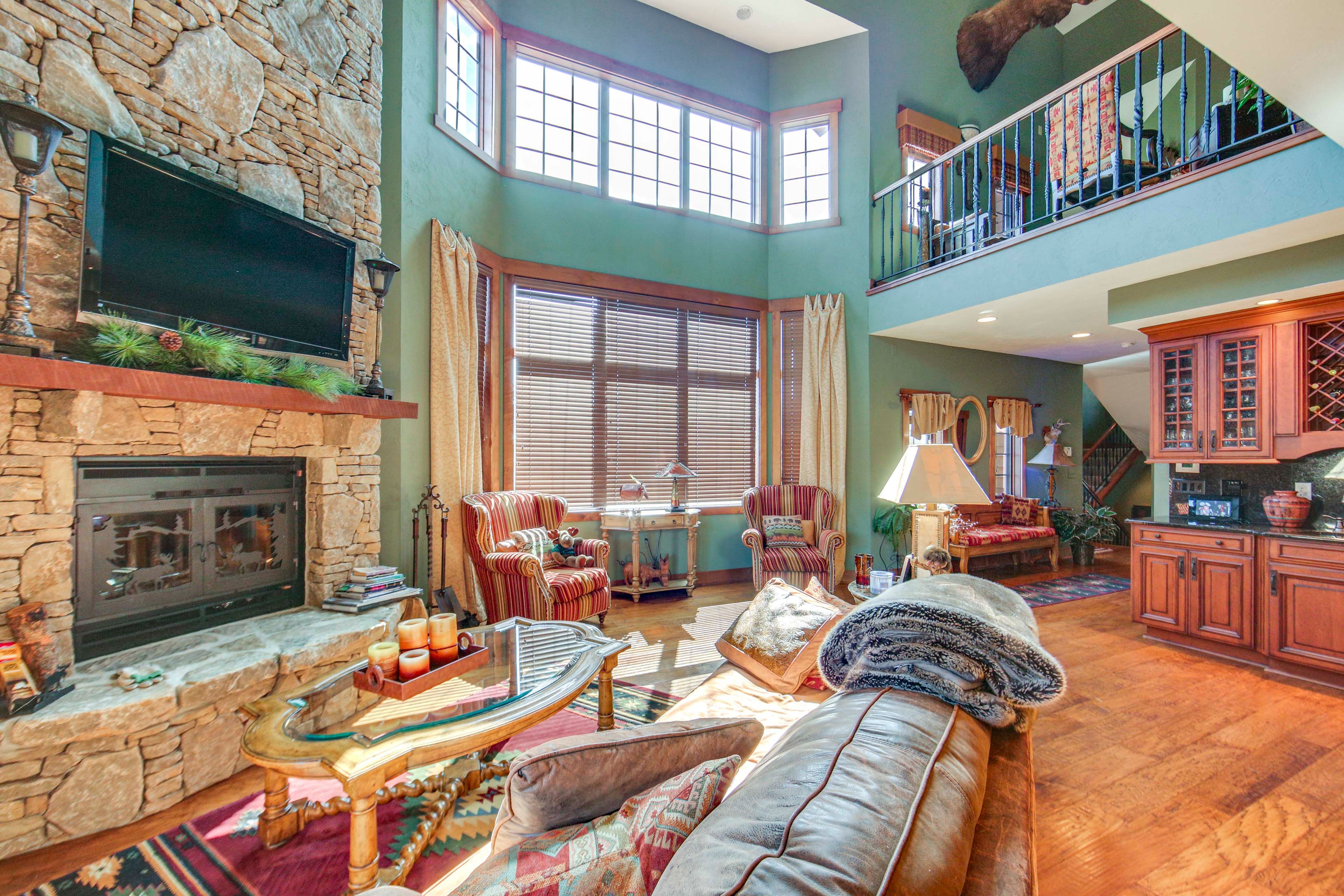 Champion Vacation Rental | 3BR | 4BA | Stairs Required | 3,900 Sq Ft