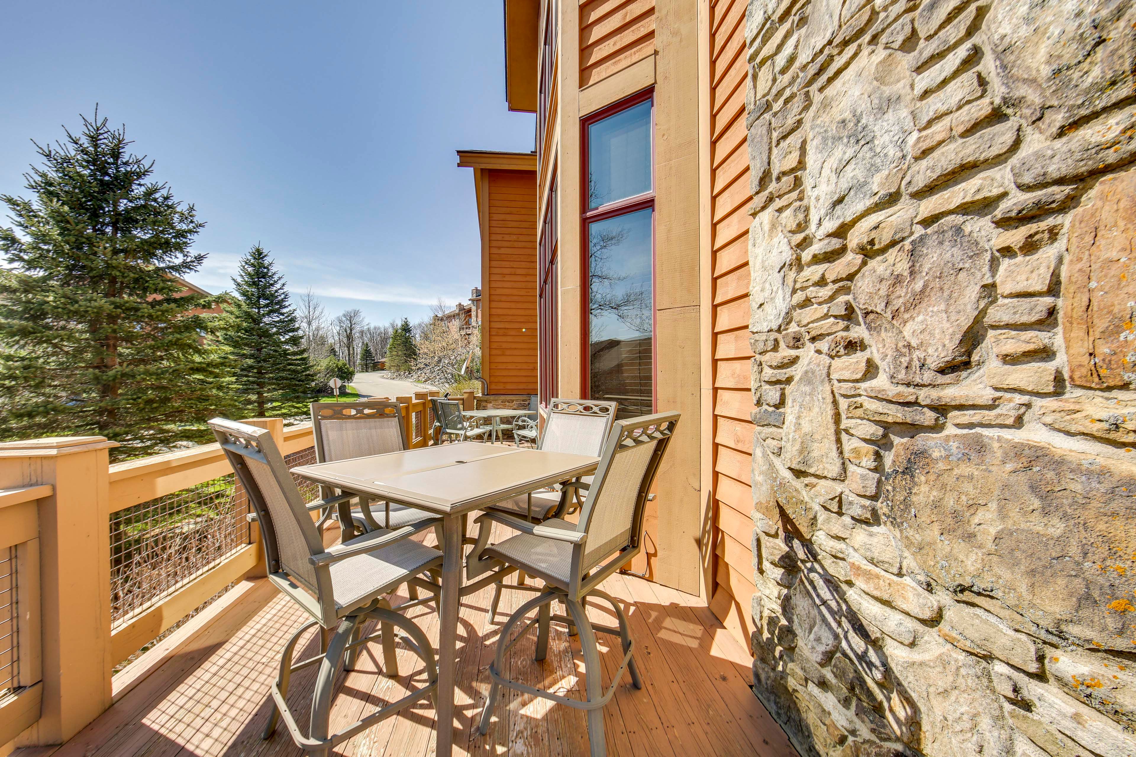 Private Deck | Outdoor Dining Area