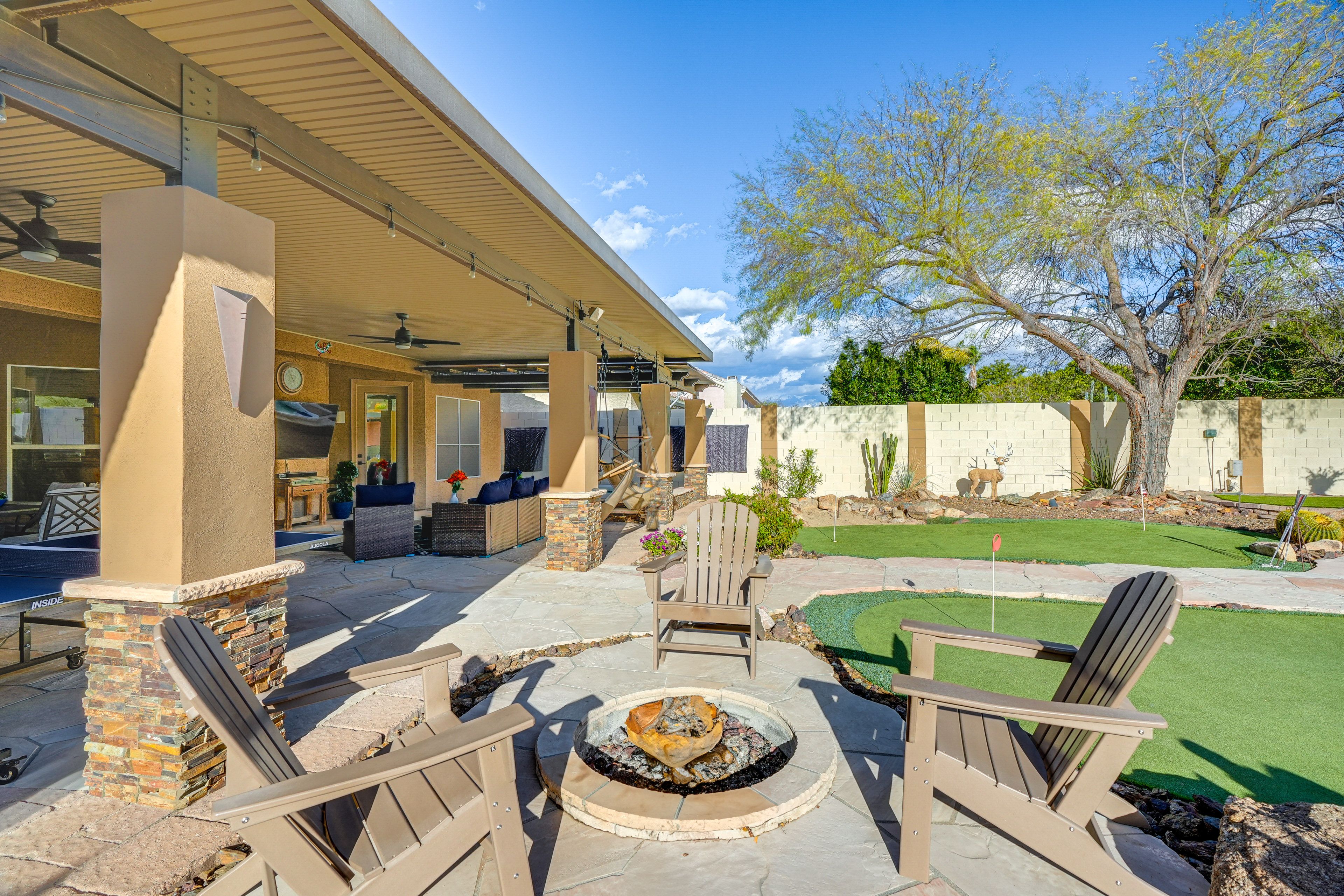 Fire Pit | Putting Green | Pool Bar