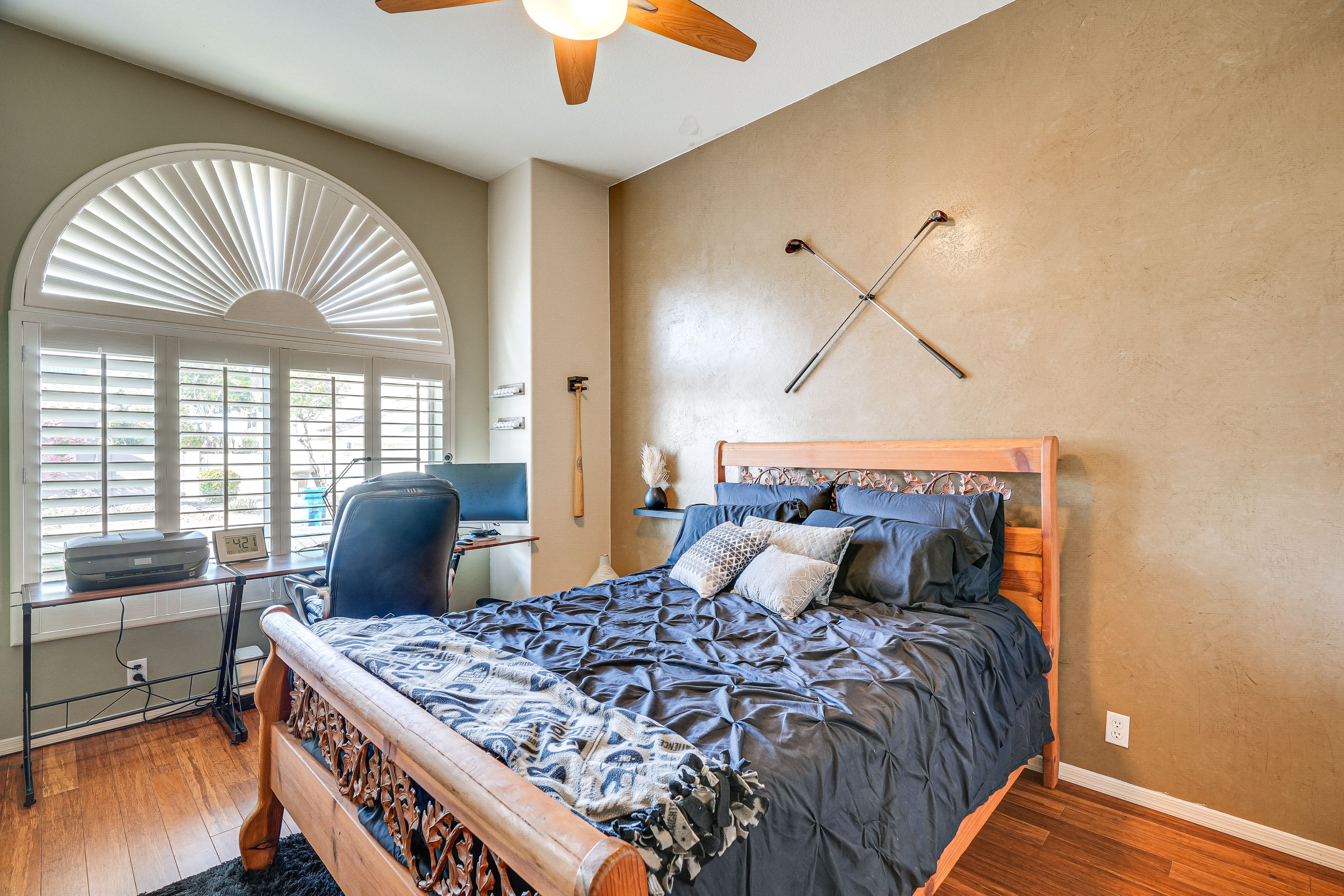 Bedroom 2 | Queen Bed | Laptop-Friendly Workspace