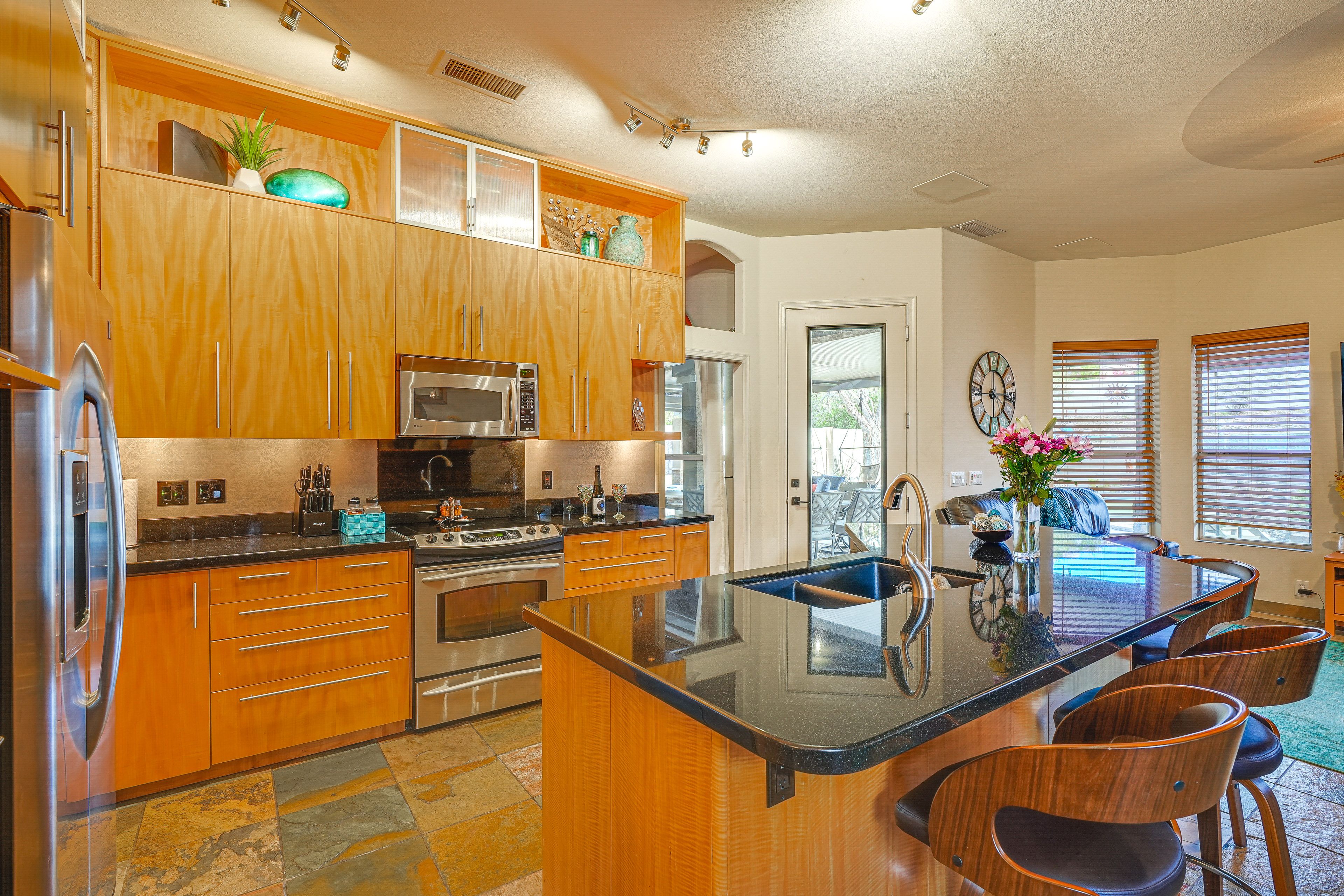 Kitchen | Bar Seating | Keurig & Drip Duo Coffee Maker