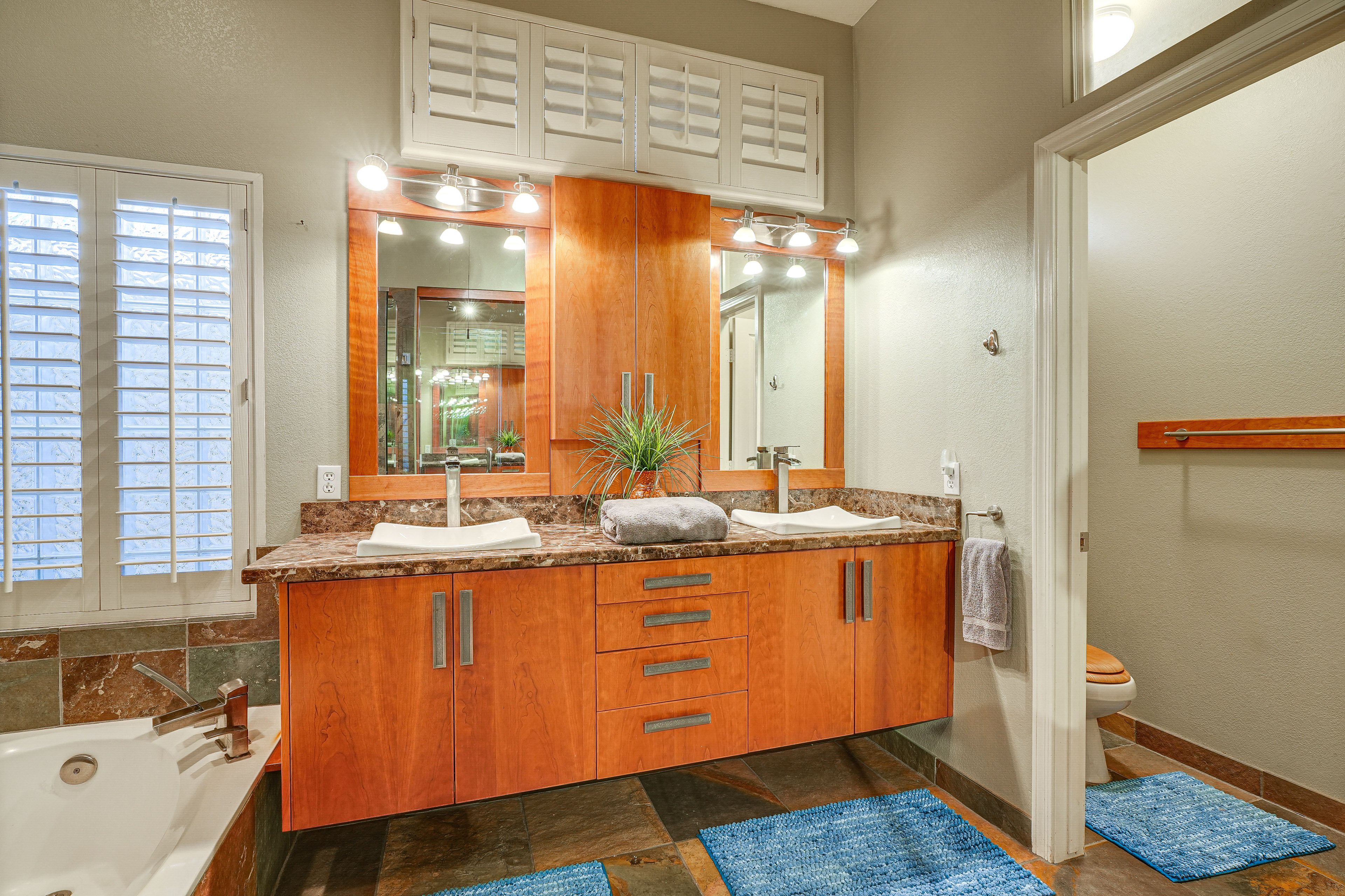 En-Suite Bathroom | Towels Provided