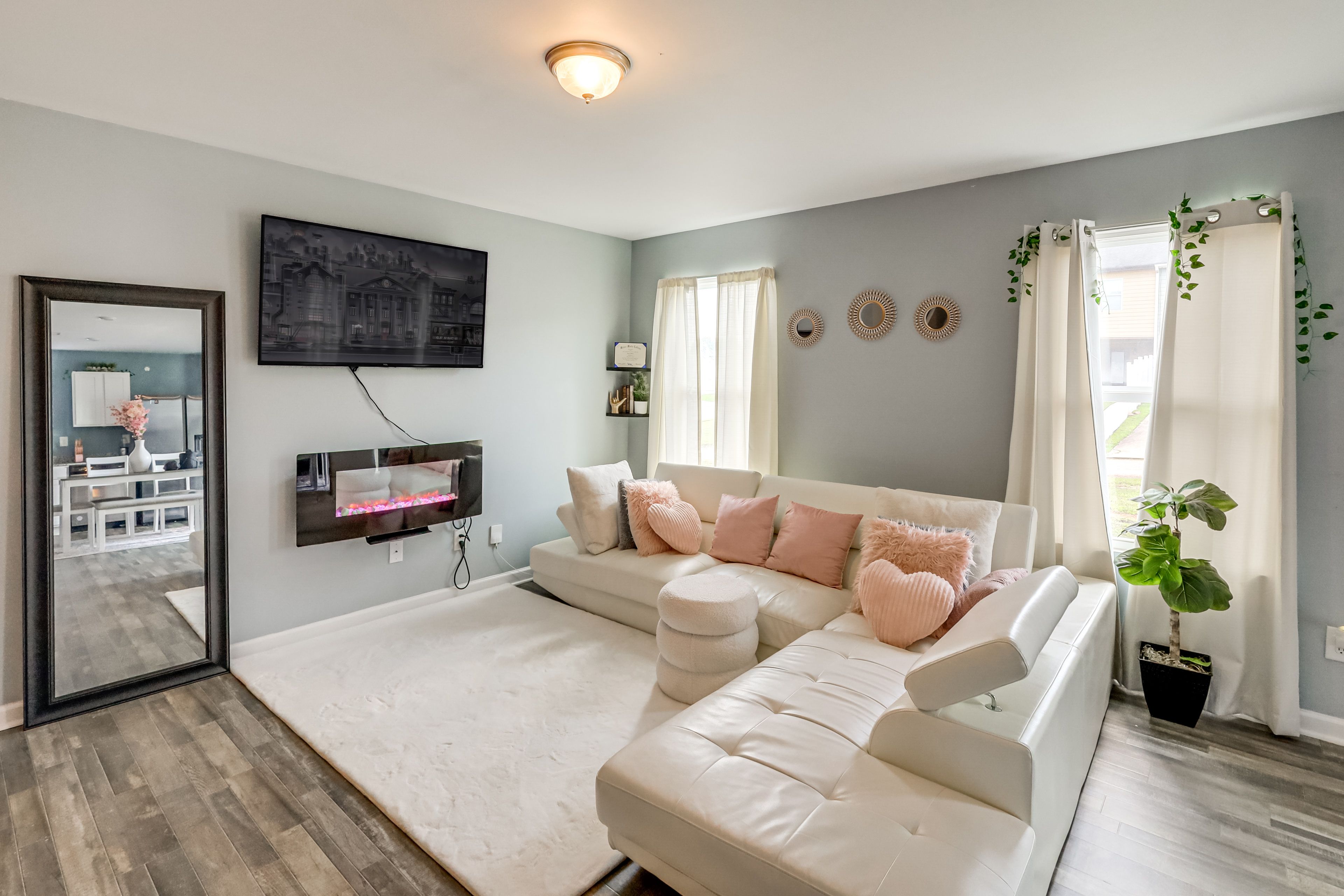 Living Room | Free WiFi | Central Heating & A/C | Smart TV | 1st Floor