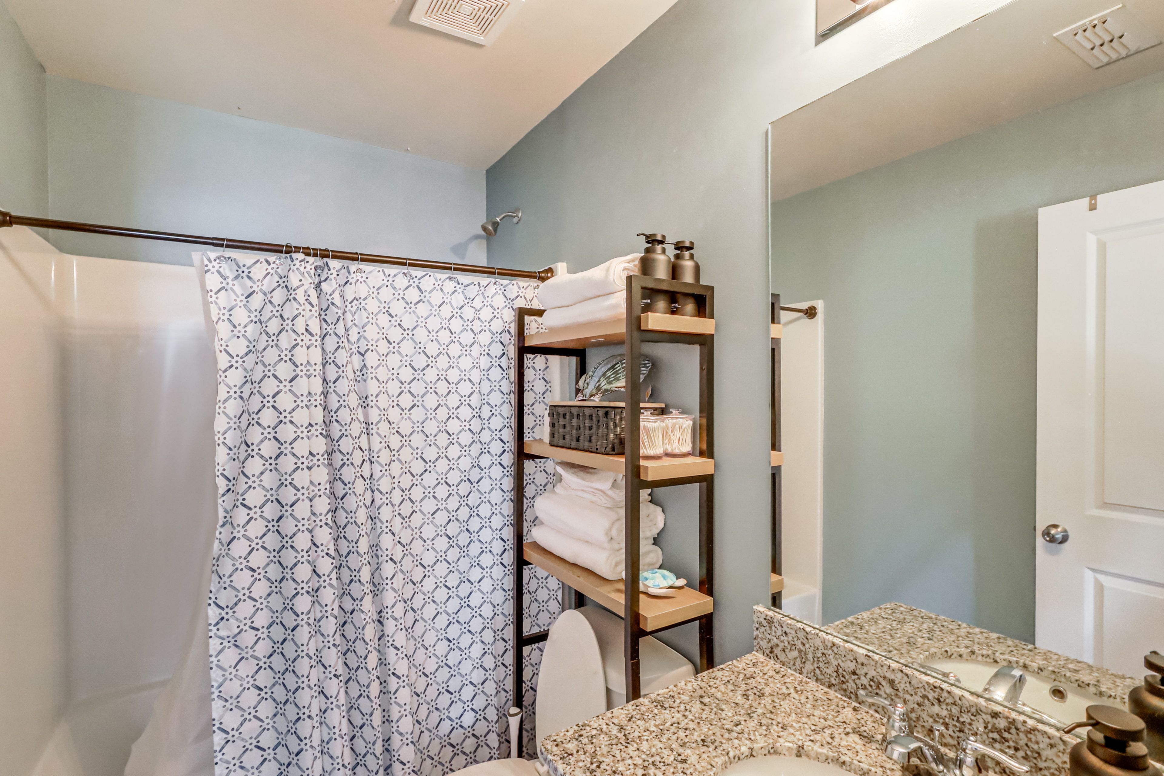 Bathroom | 2nd Floor