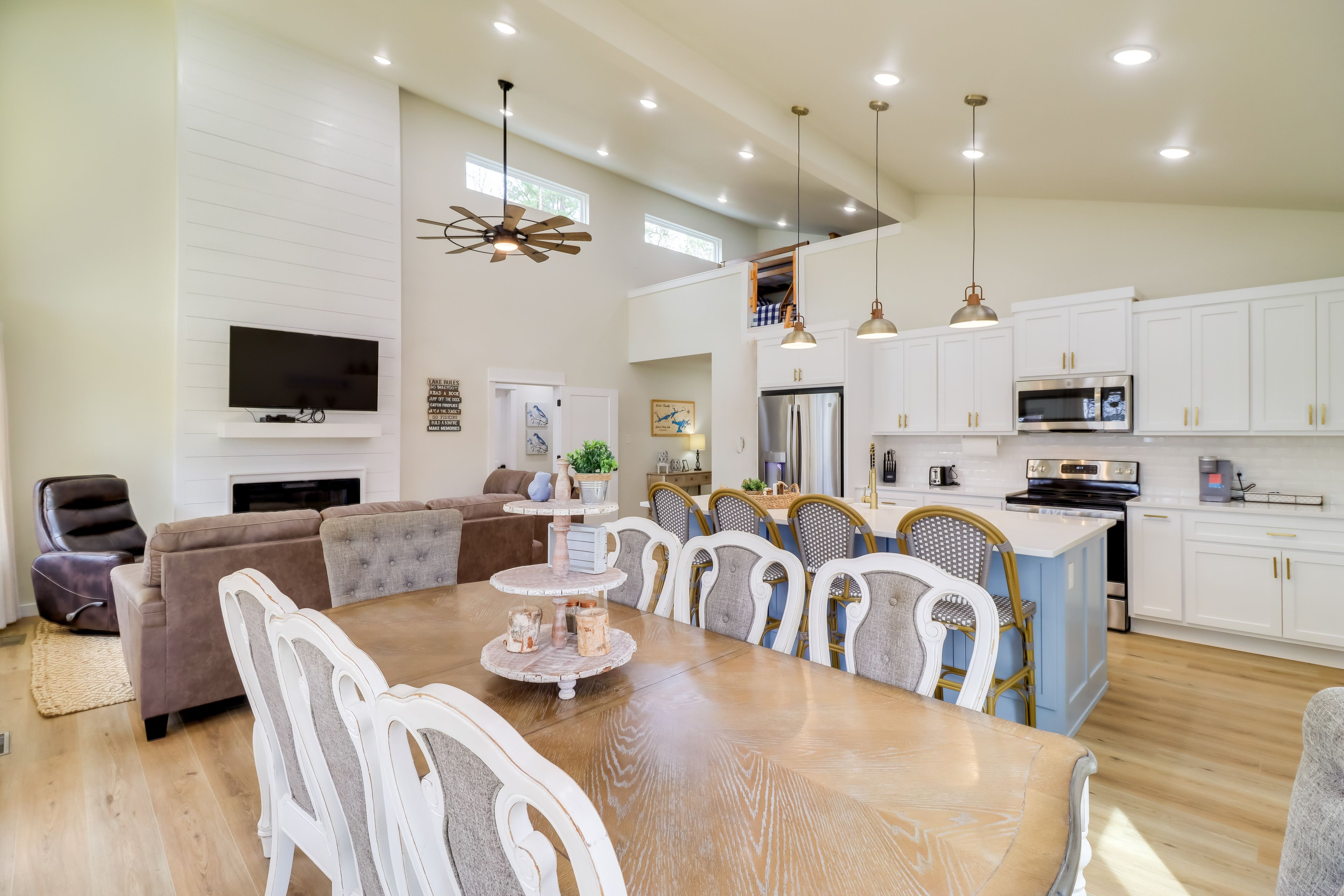 Dining Area | Dishware/Flatware | 1st Floor