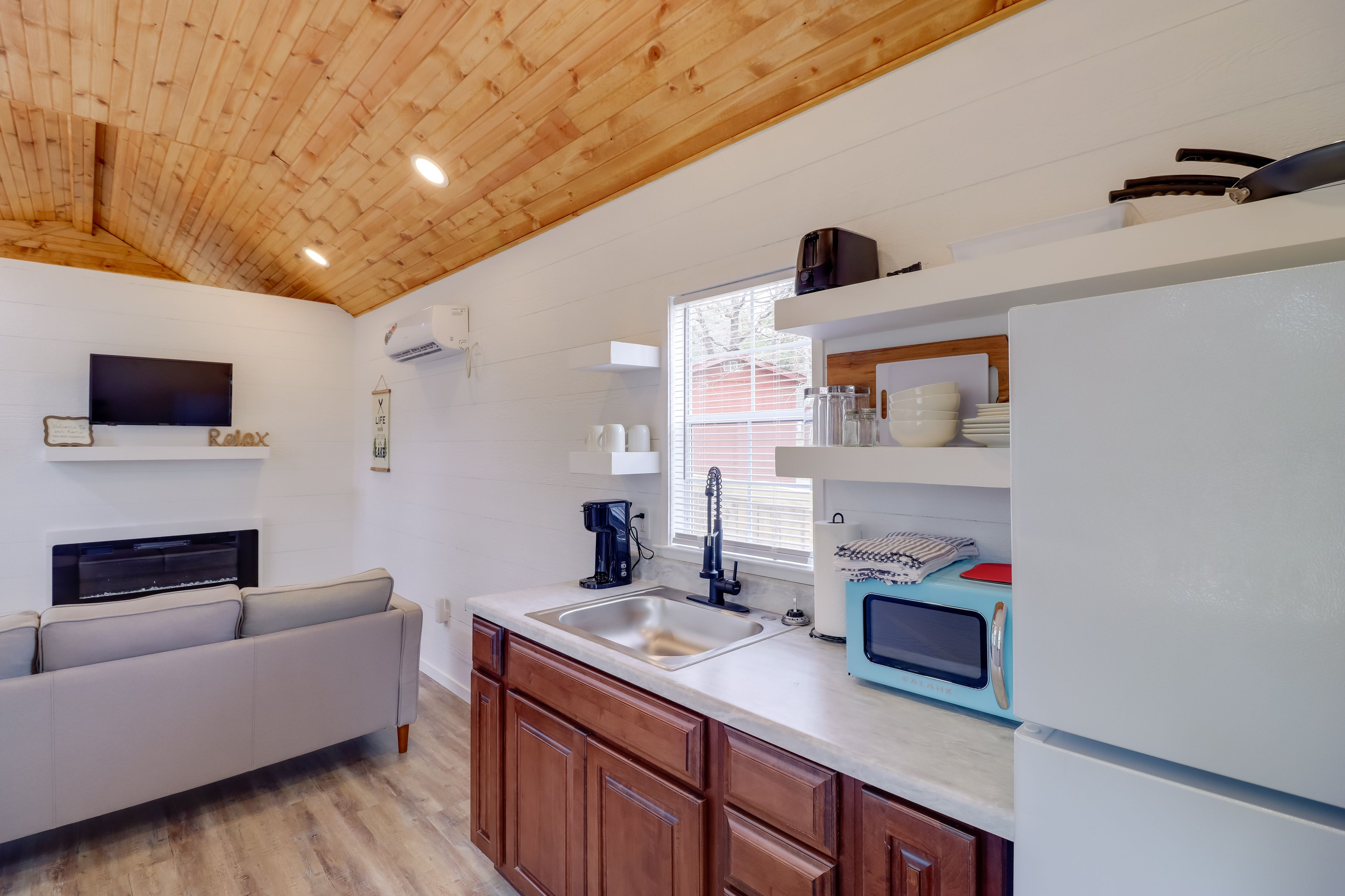 Kitchenette | Single-Serve Coffee Maker