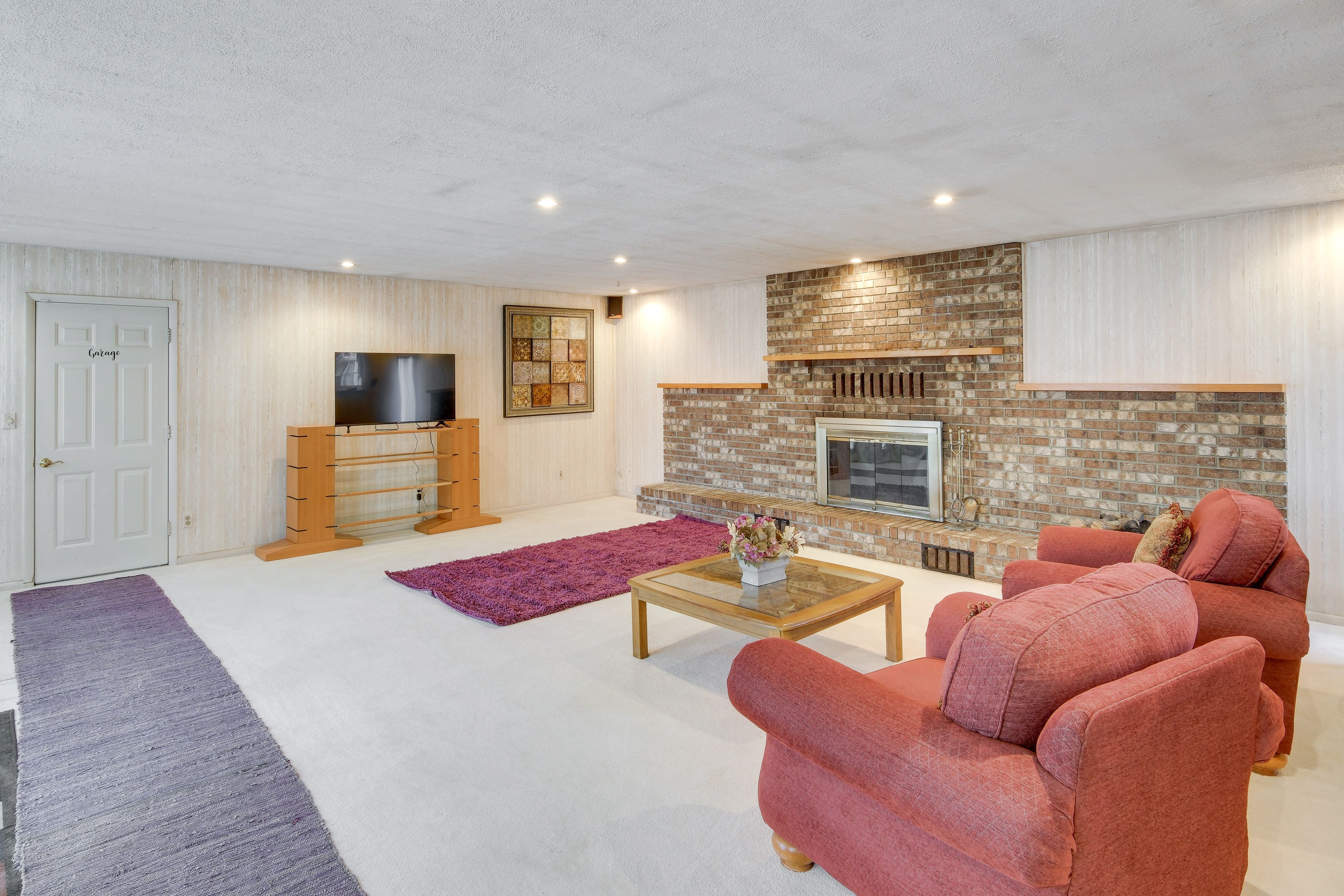 Maple Heights Vacation Rental | Studio | 1.5BA | 1,900 Sq Ft | 2 Steps to Access