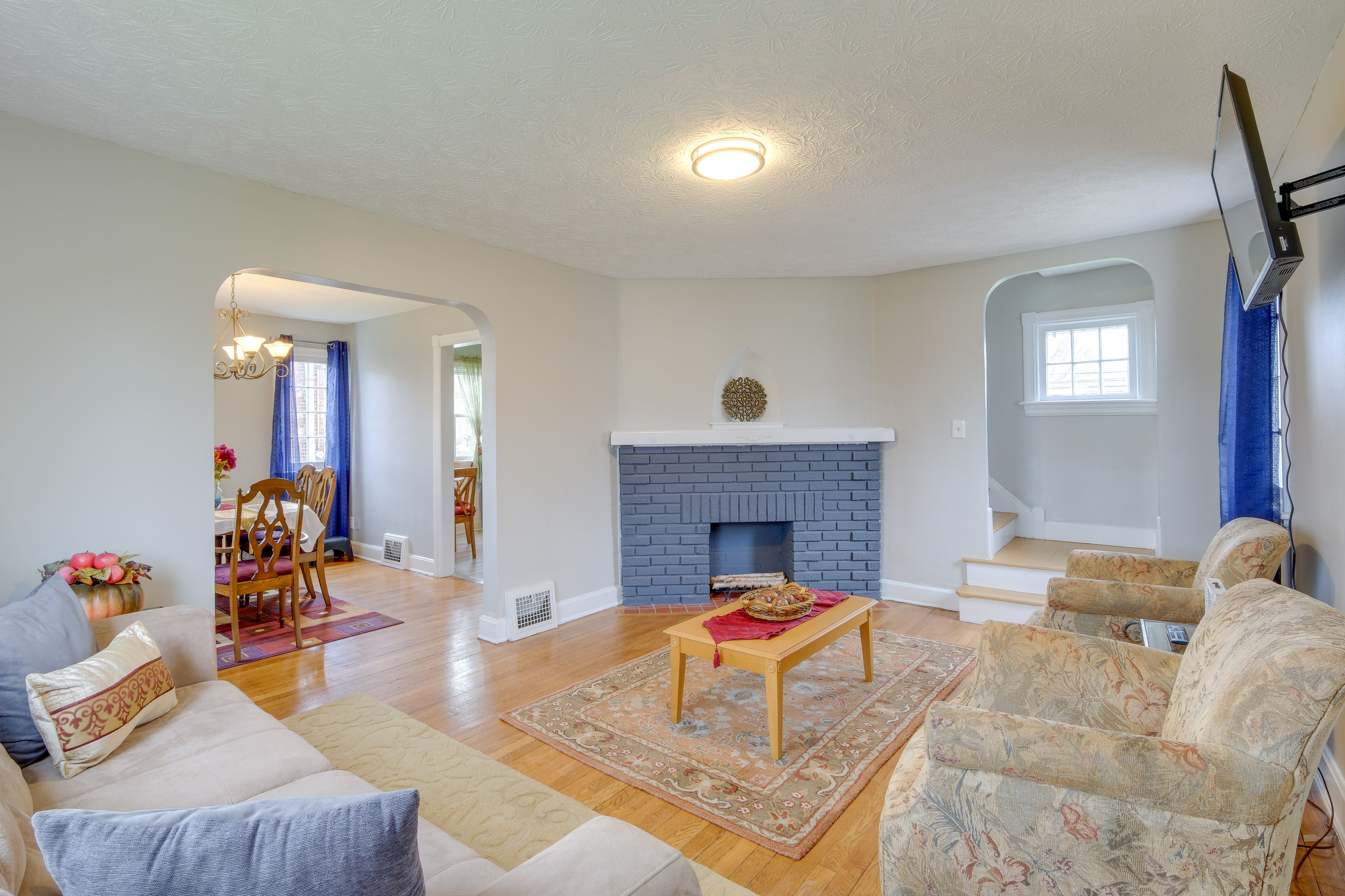 Living Room | Flat-Screen TV | Fireplace (Decorative) | 2nd Floor