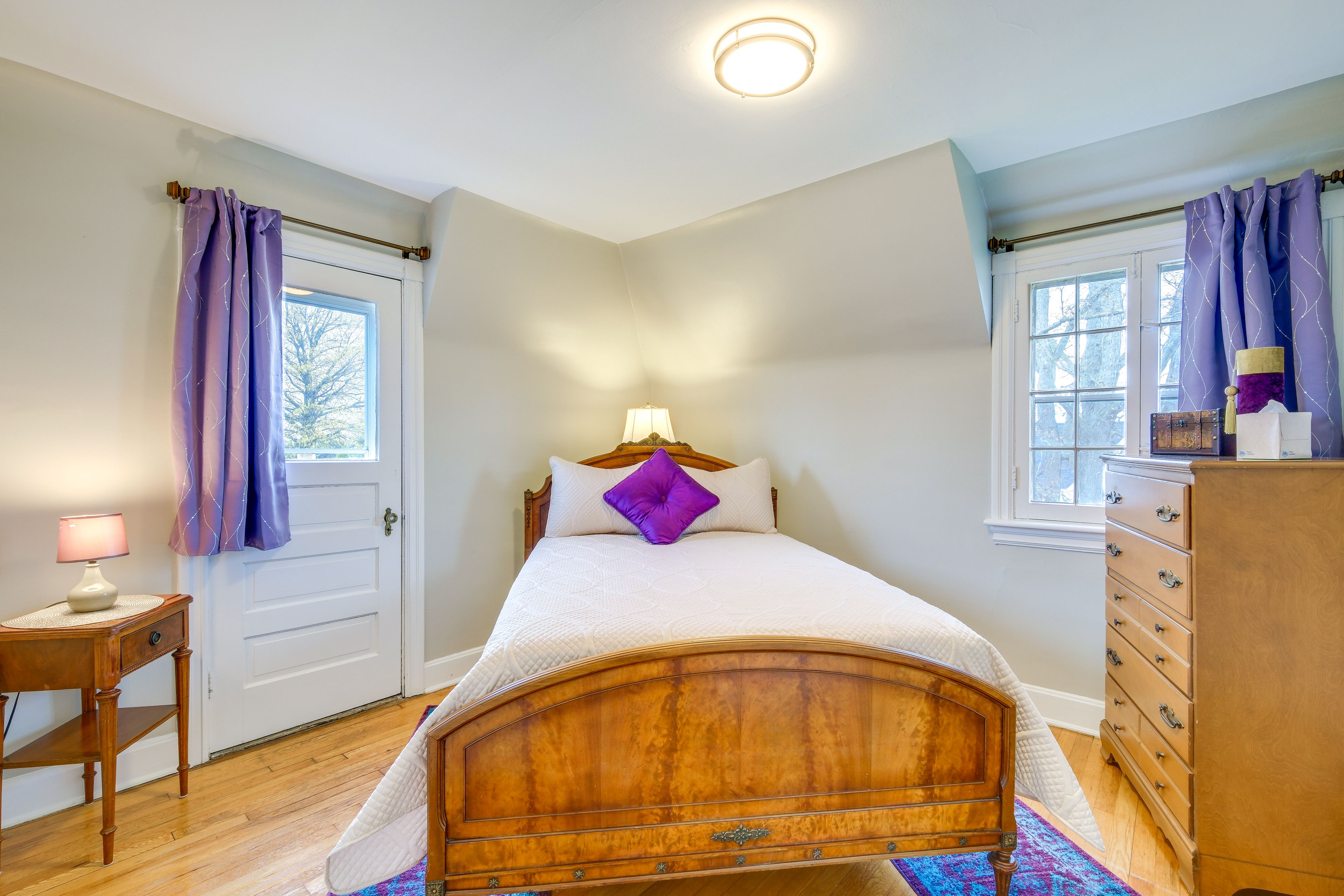 Bedroom 2 | Full Bed | 3rd Floor