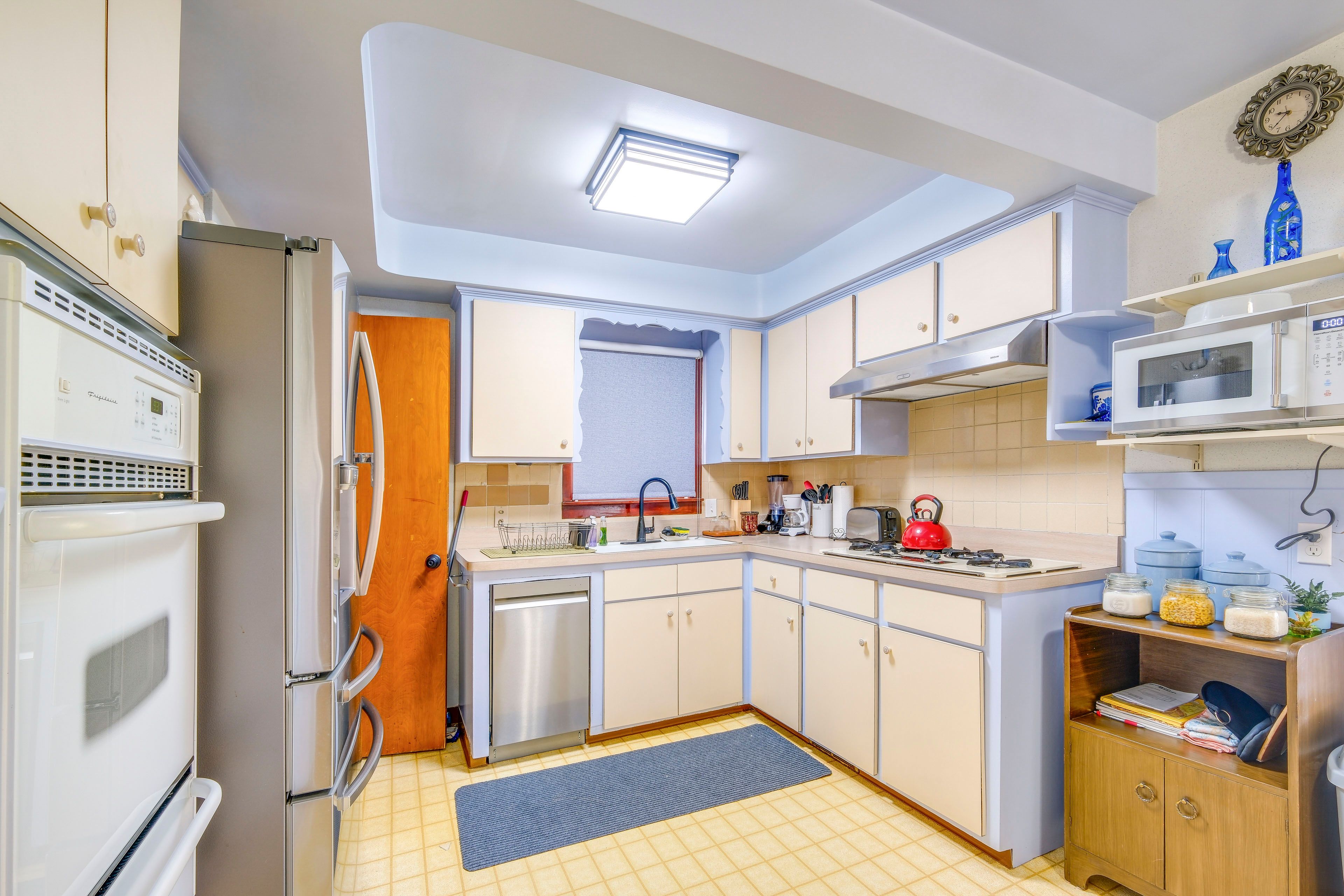 Kitchen | Wall Oven | Microwave | 1st Floor