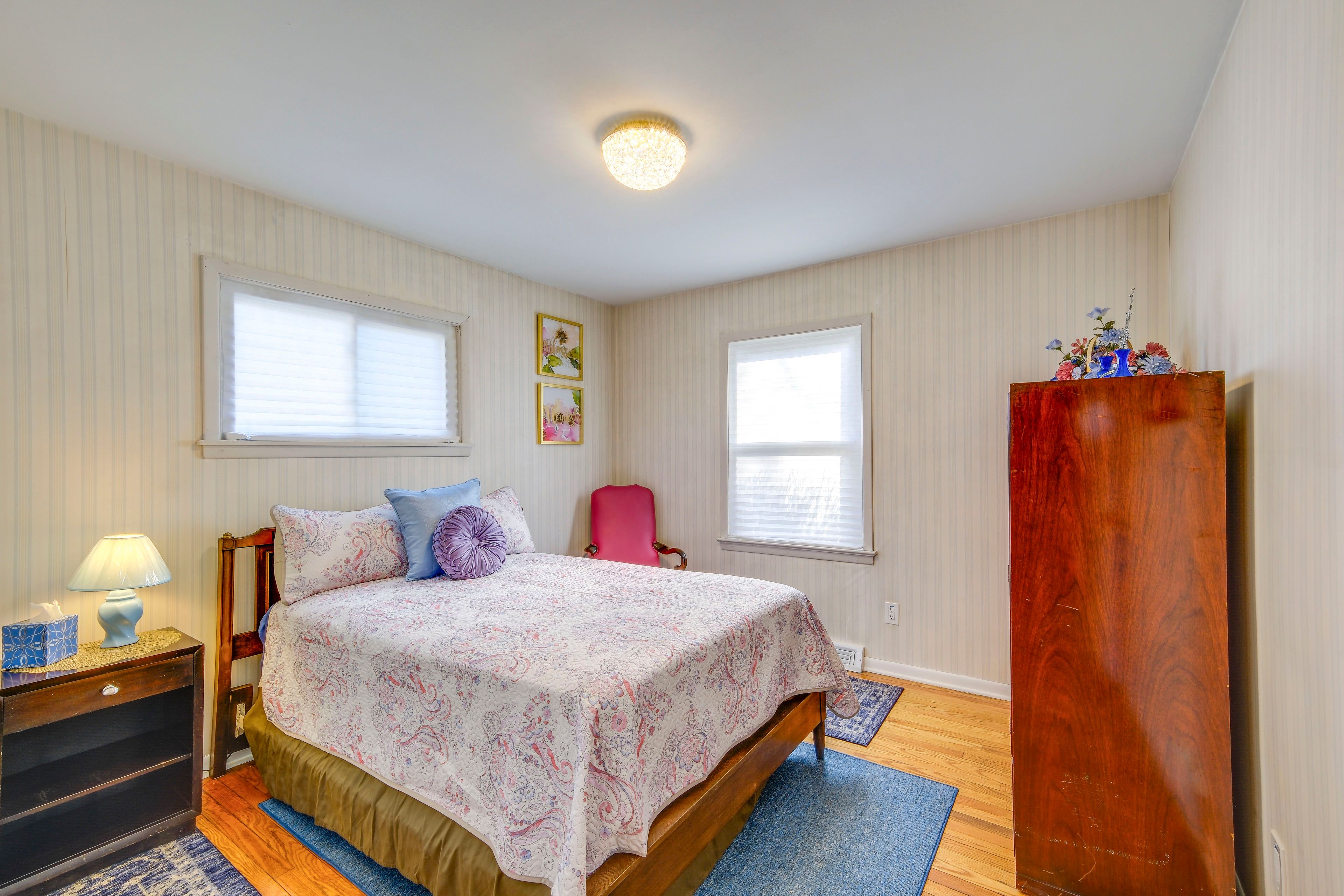 Bedroom 1 | Full Bed | 1st Floor