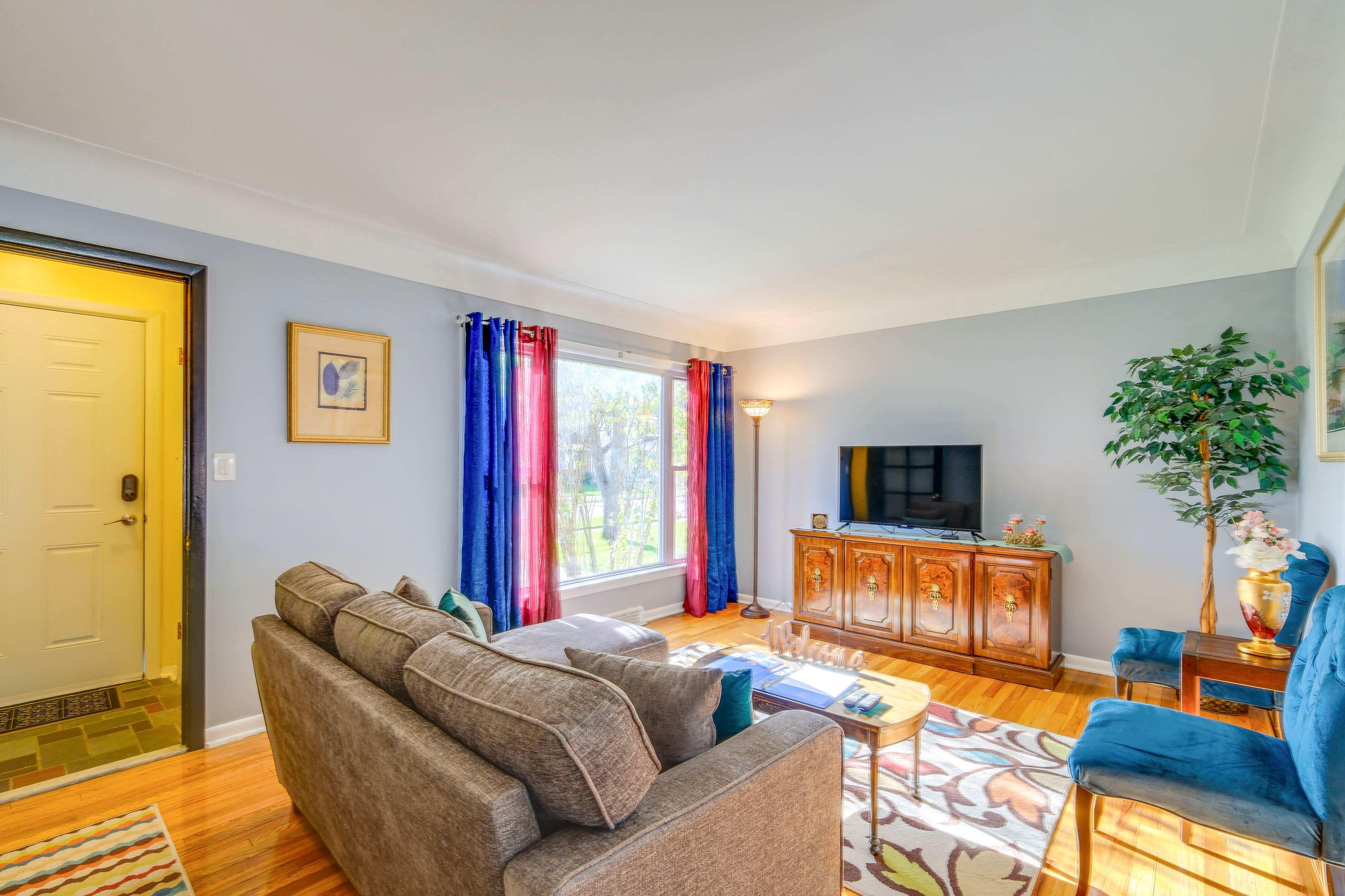 Living Room | Flat-Screen TV | 1st Floor