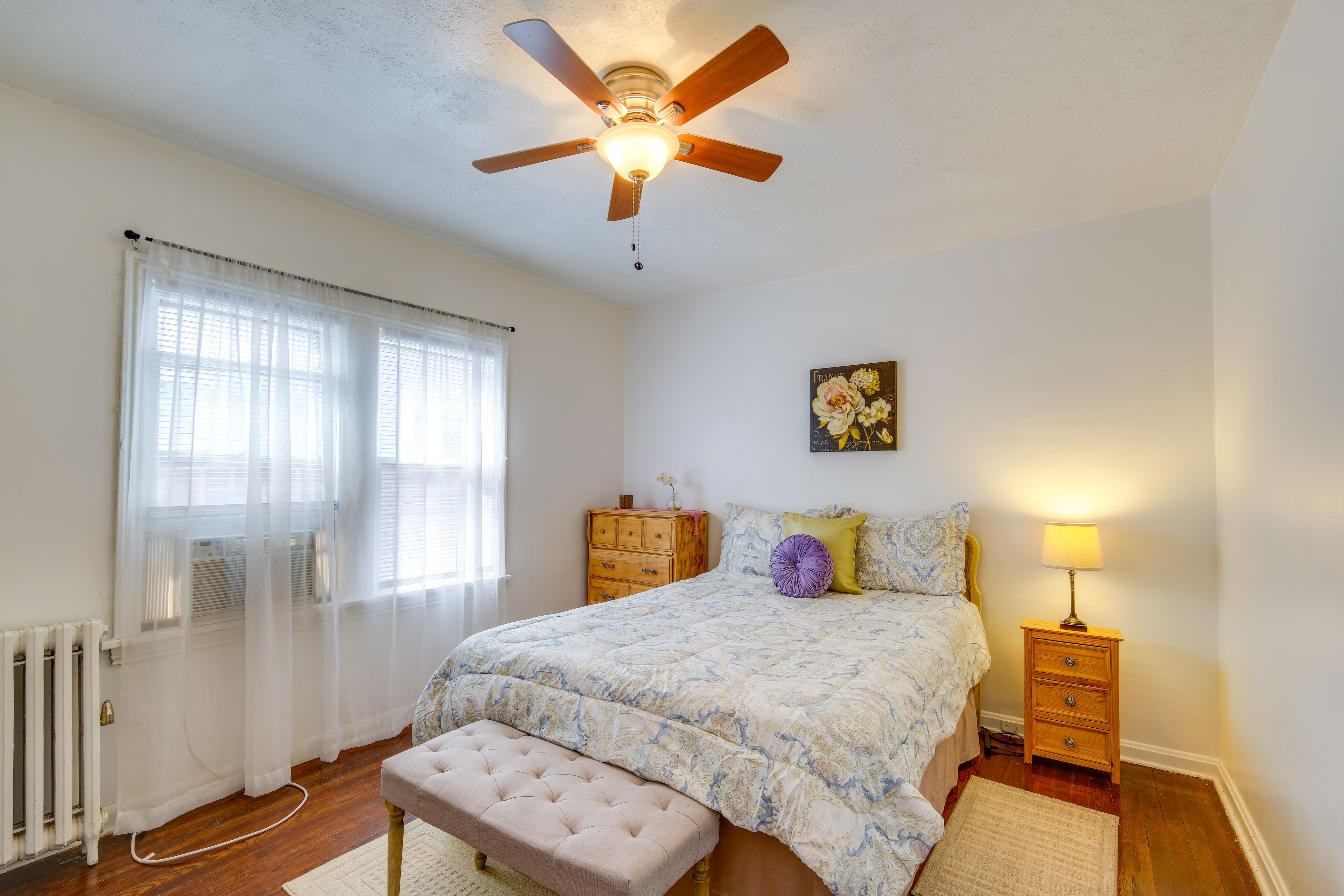 Bedroom 1 | Queen Bed
