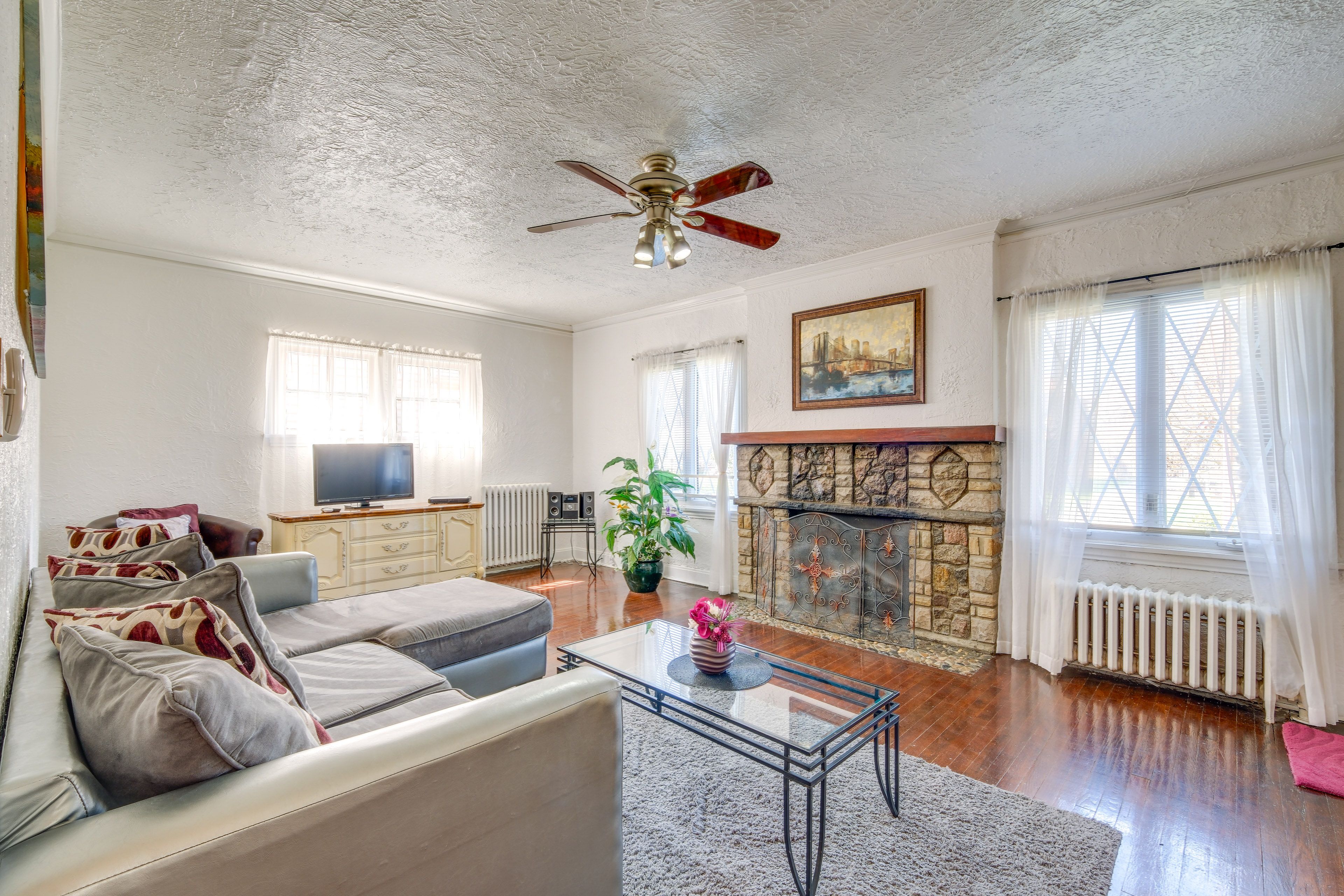 South Euclid Vacation Rental | 2BR | 1BA | Steps Required | 1,000 Sq Ft