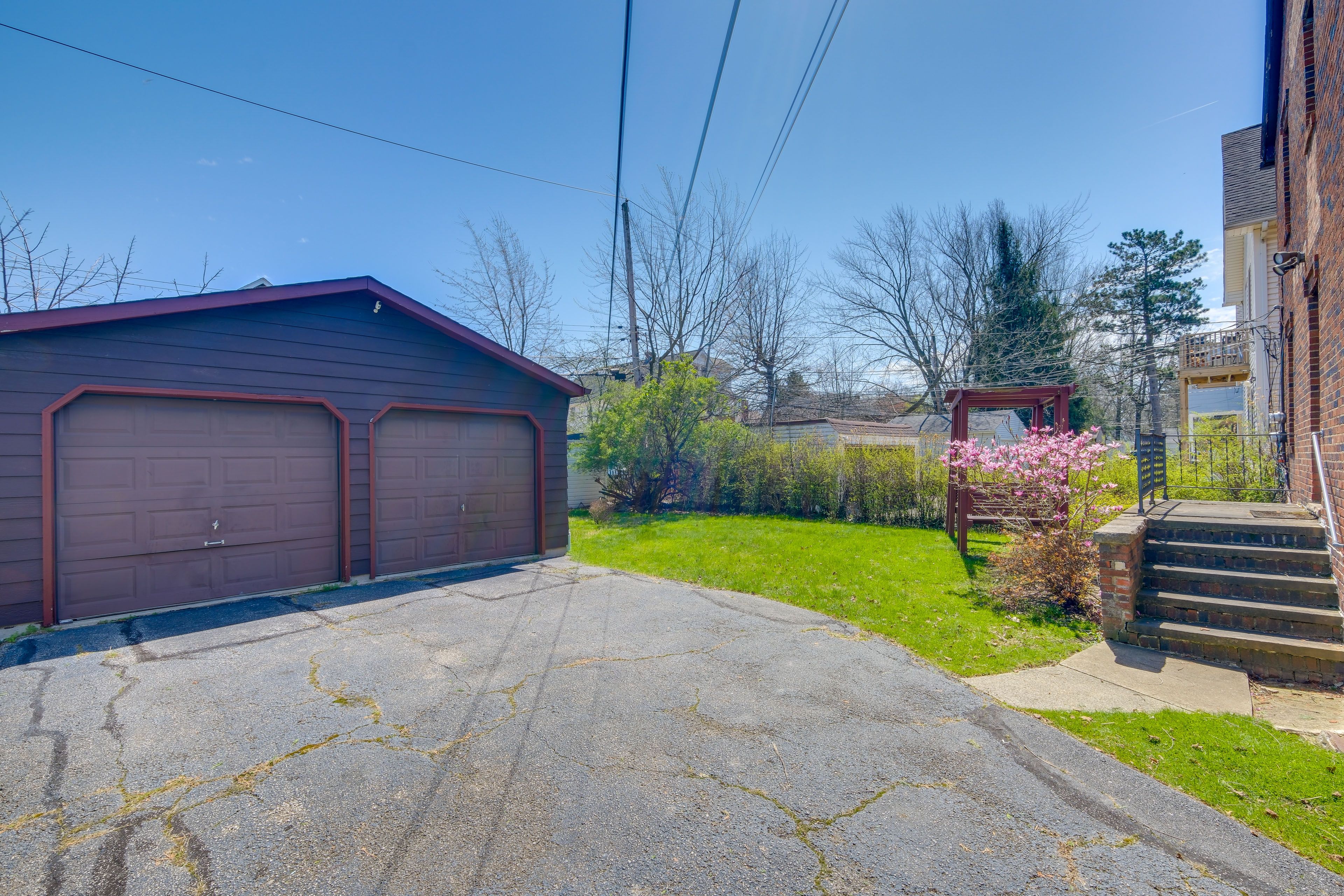 Parking | Garage (1 Vehicle) | Driveway (1 Vehicle)