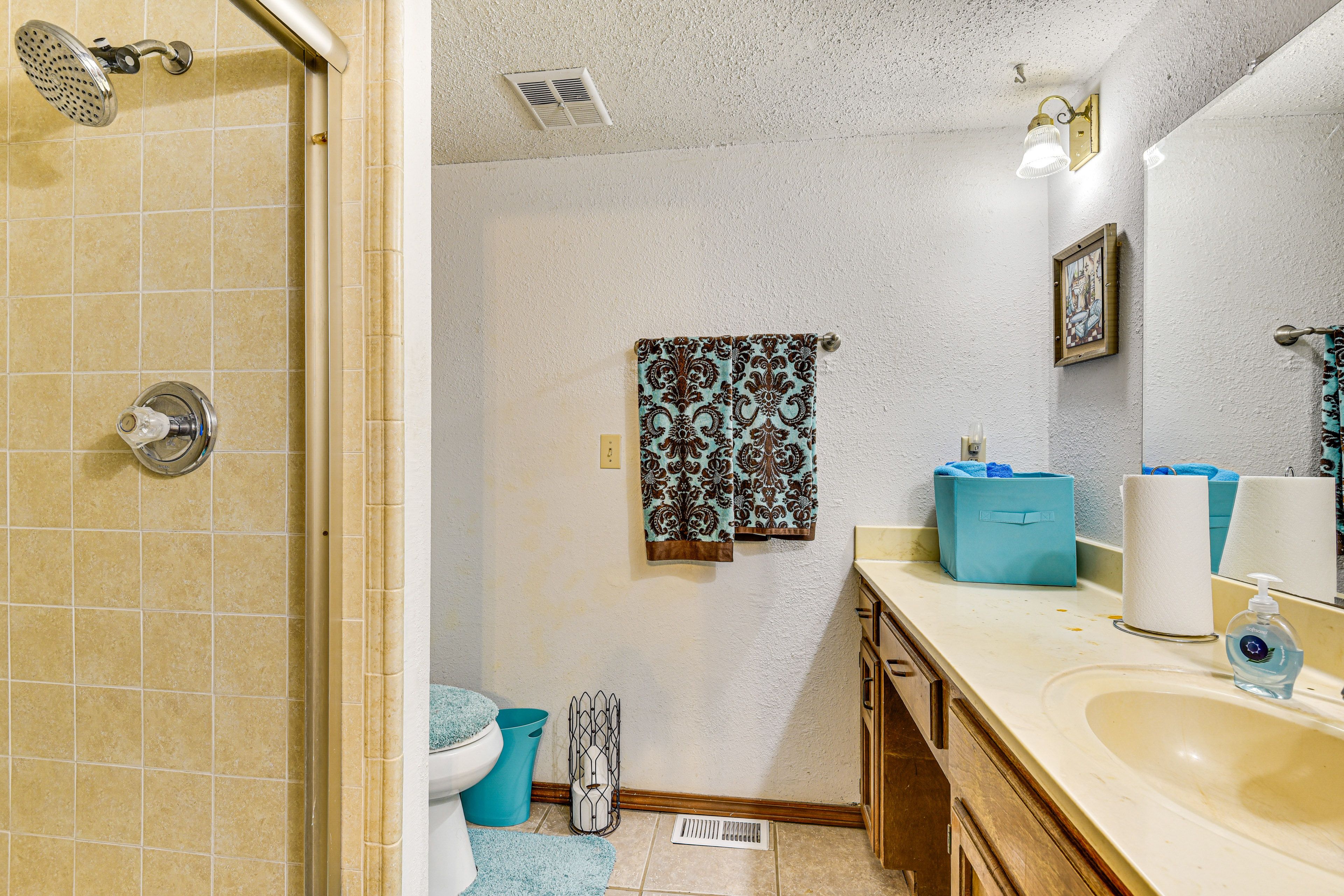 En-Suite Bathroom | Towels Provided