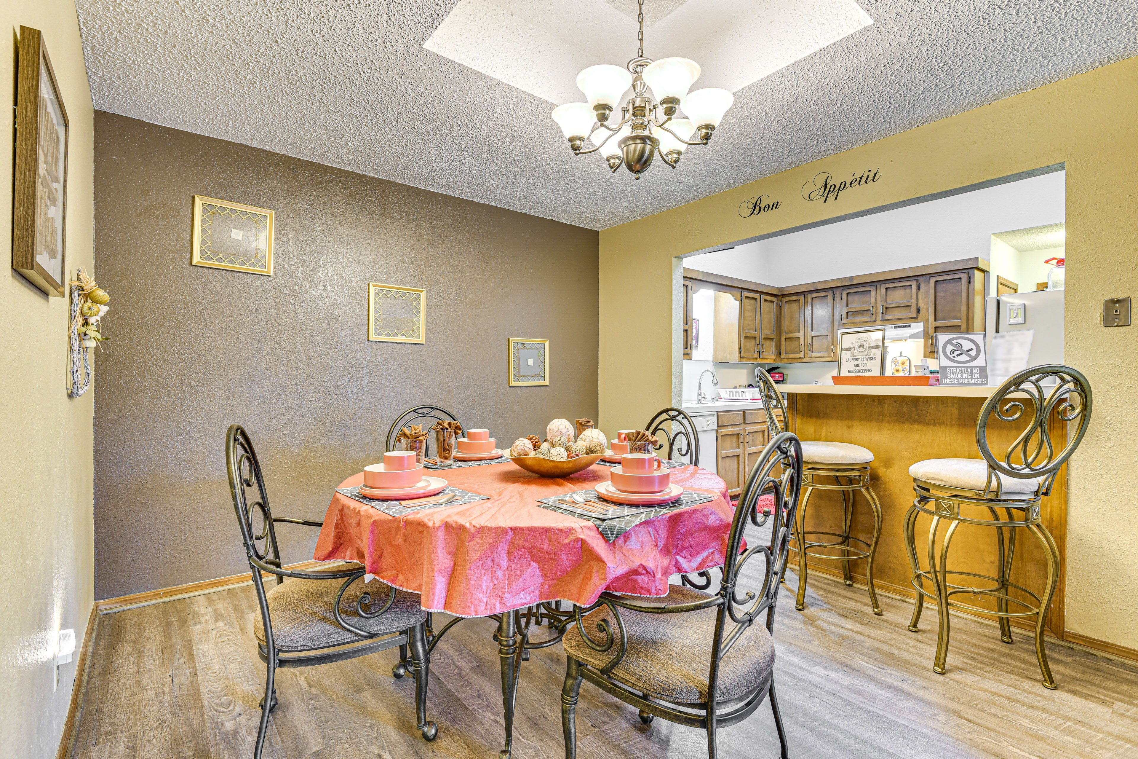 Dining Area | Dishware & Flatware Provided