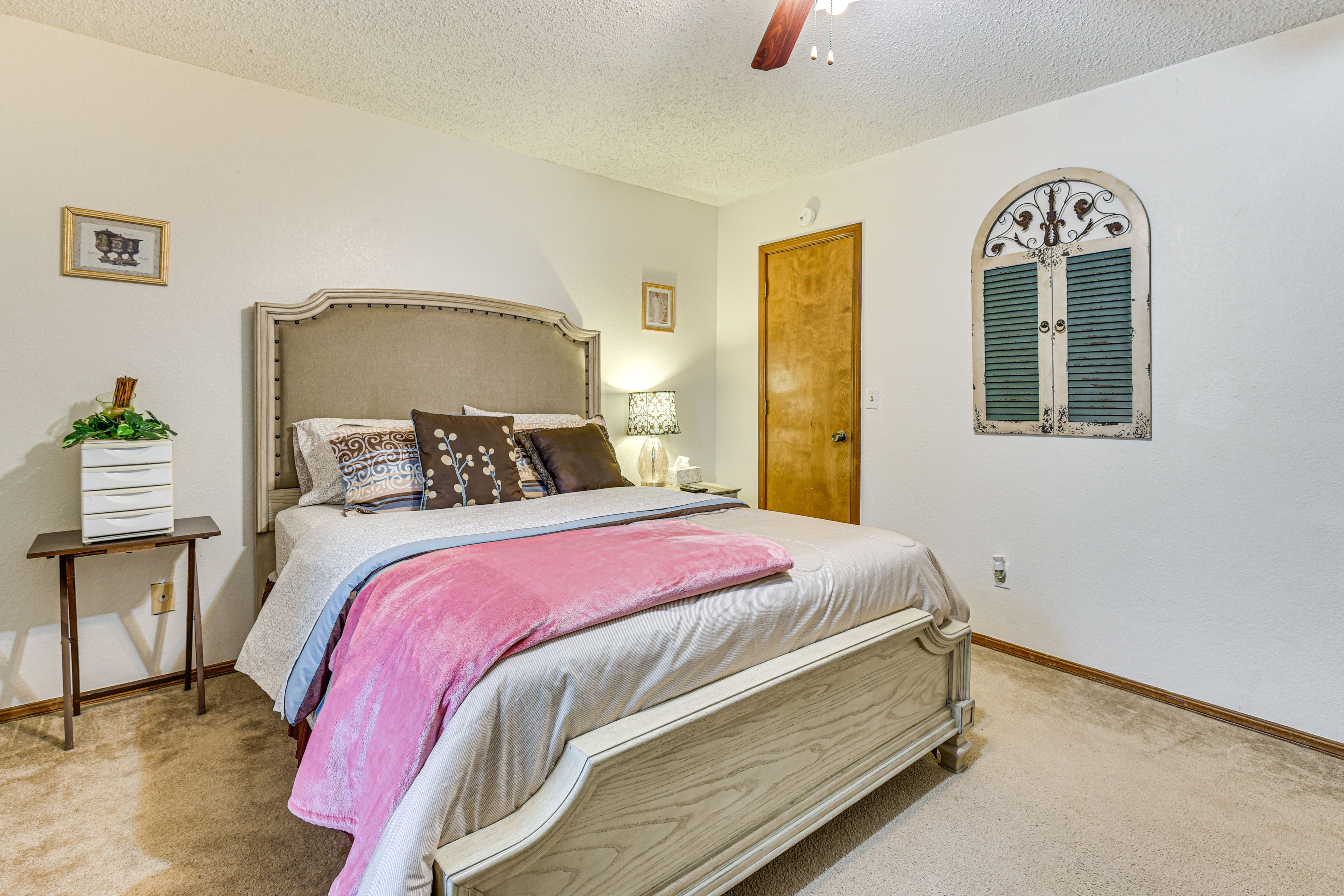 Bedroom 2 | Queen Bed | Hangers