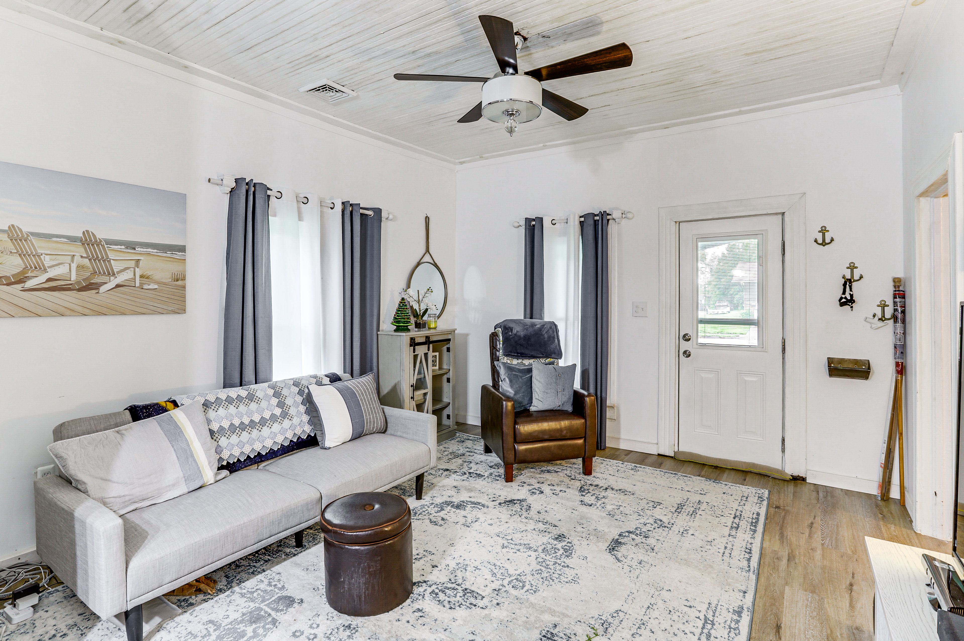 Living Room | Full Futon | Free WiFi | Central A/C & Heating