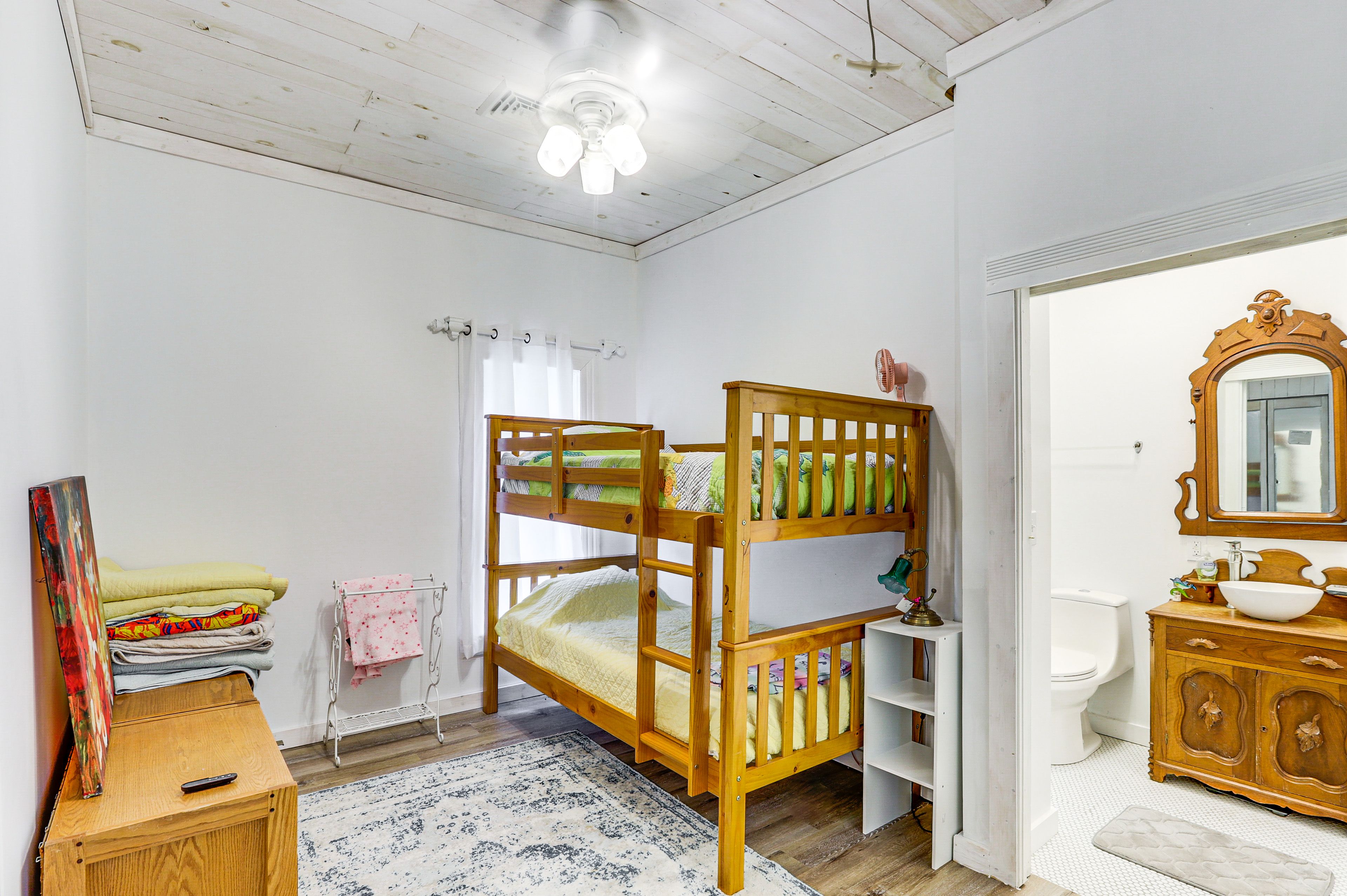 Bedroom 2 | Twin Bunk Bed