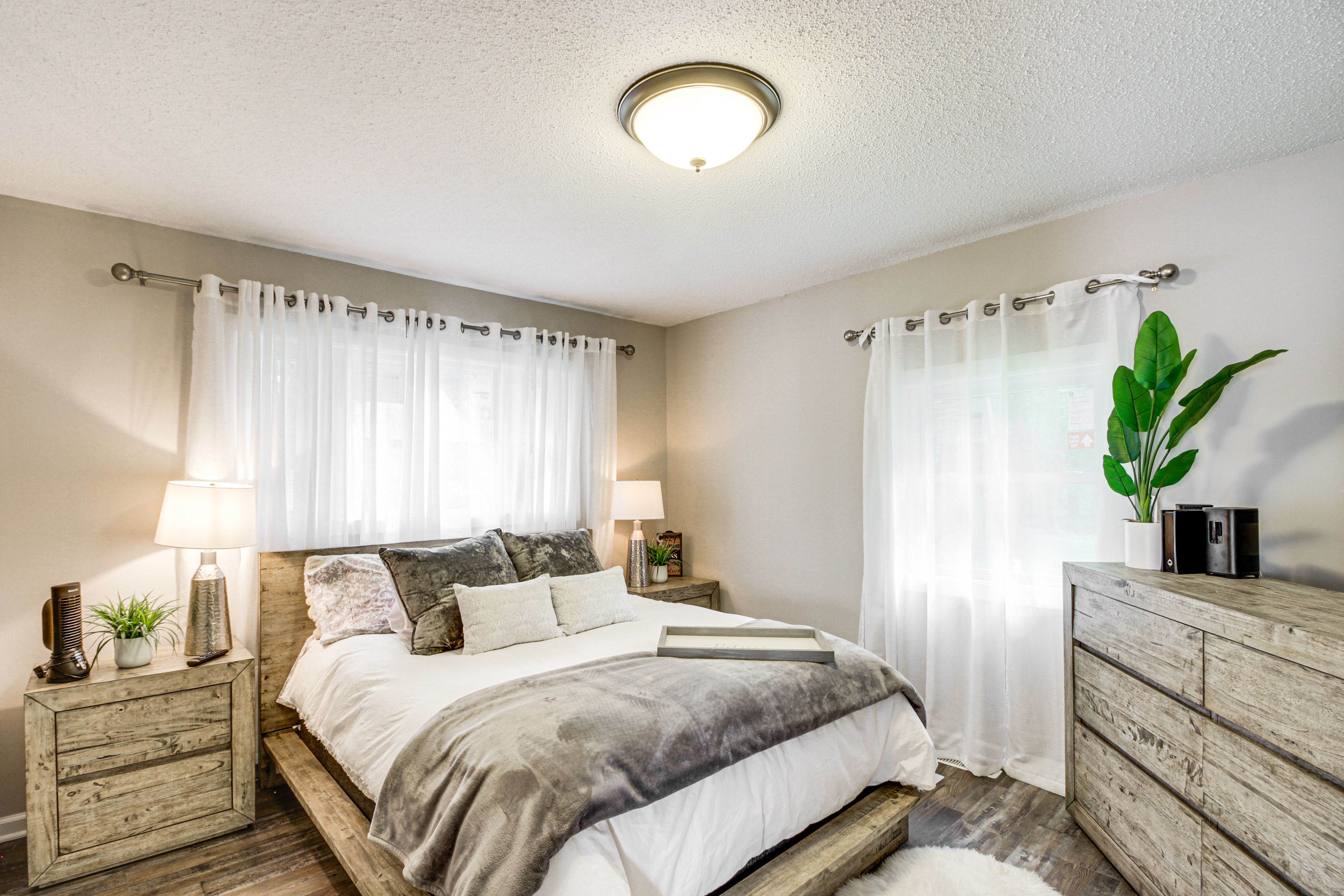 Bedroom 1 | 1st Floor | Queen Bed