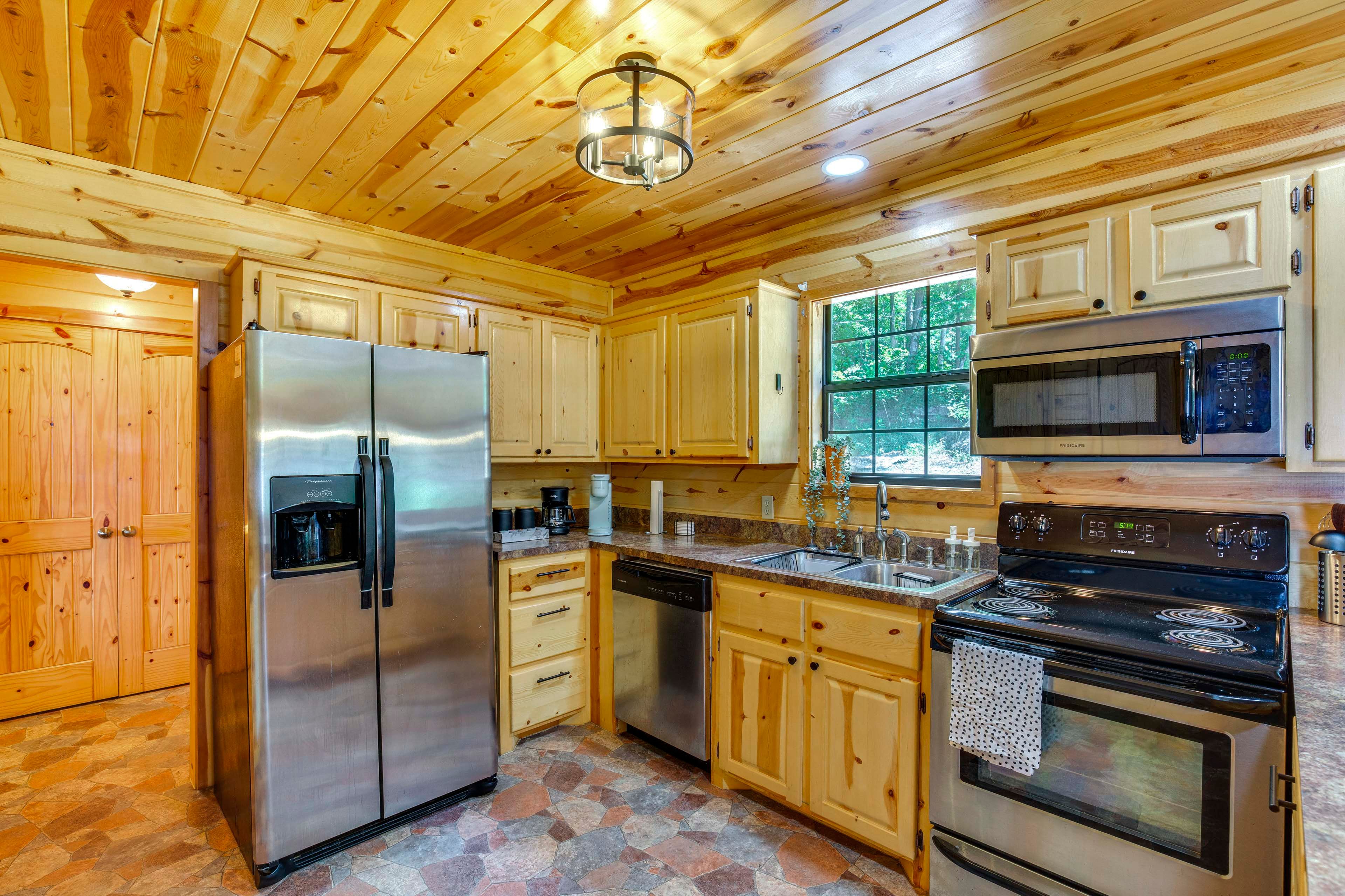 Kitchen | 1st Floor | Stainless Steel Appliances w/ Dishwasher | Free WiFi