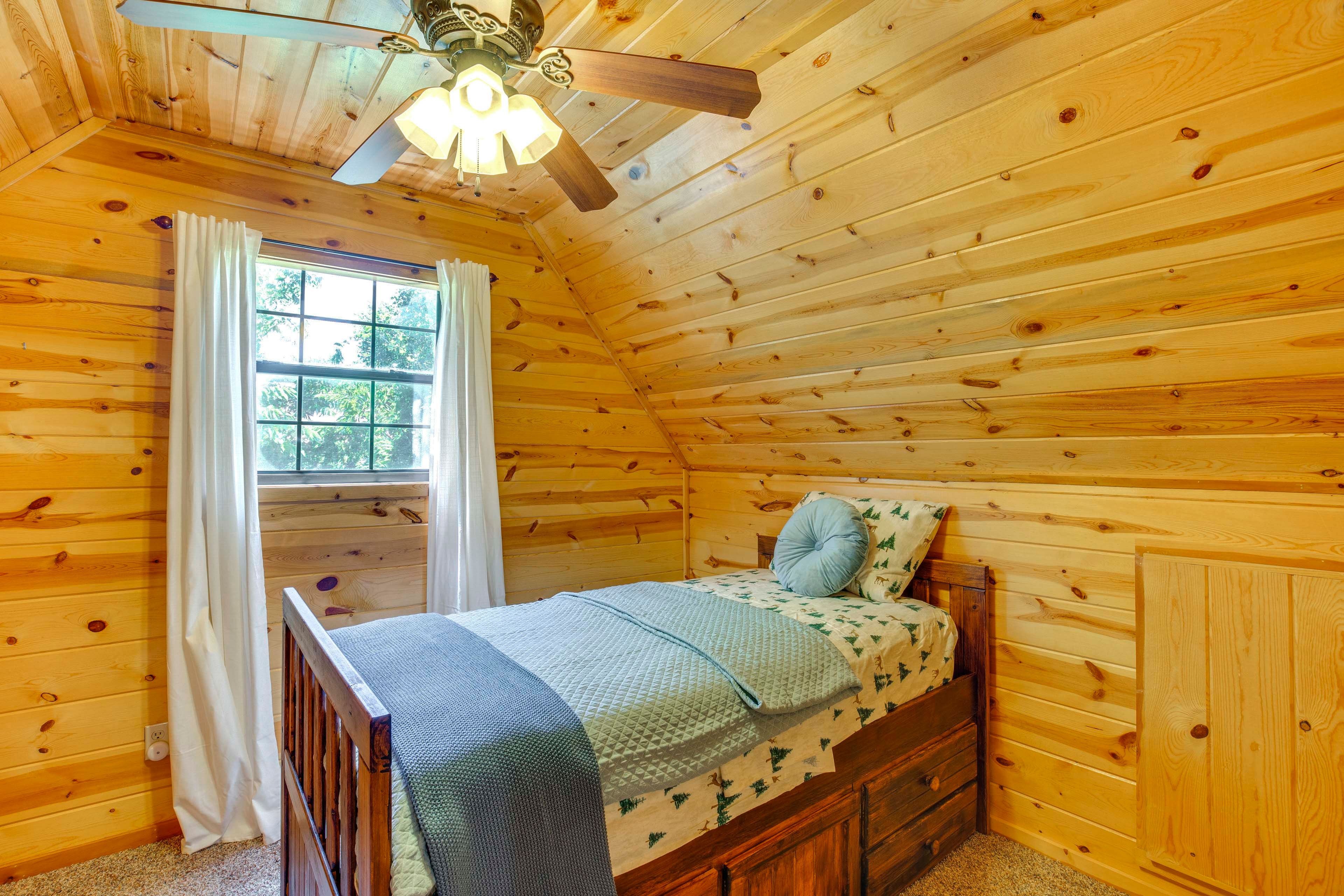 Bedroom 3 | 2nd Floor | Twin Bed
