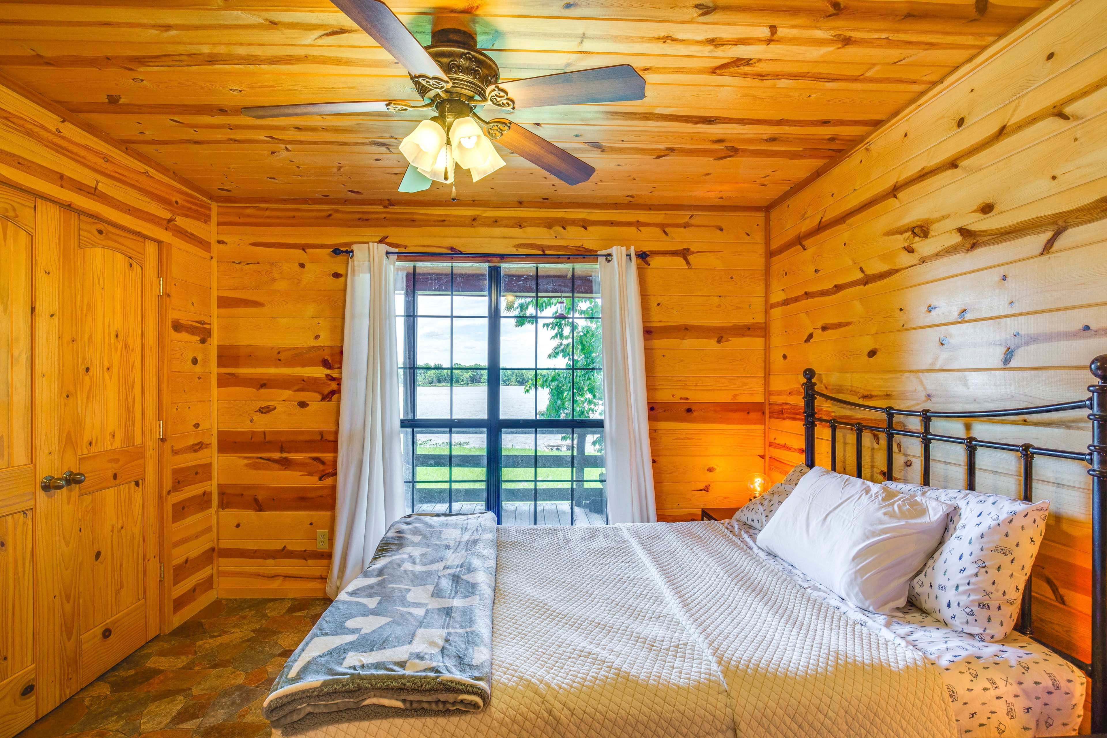 Bedroom 1 | 1st Floor | Queen Bed | Linens Provided | Ceiling Fans