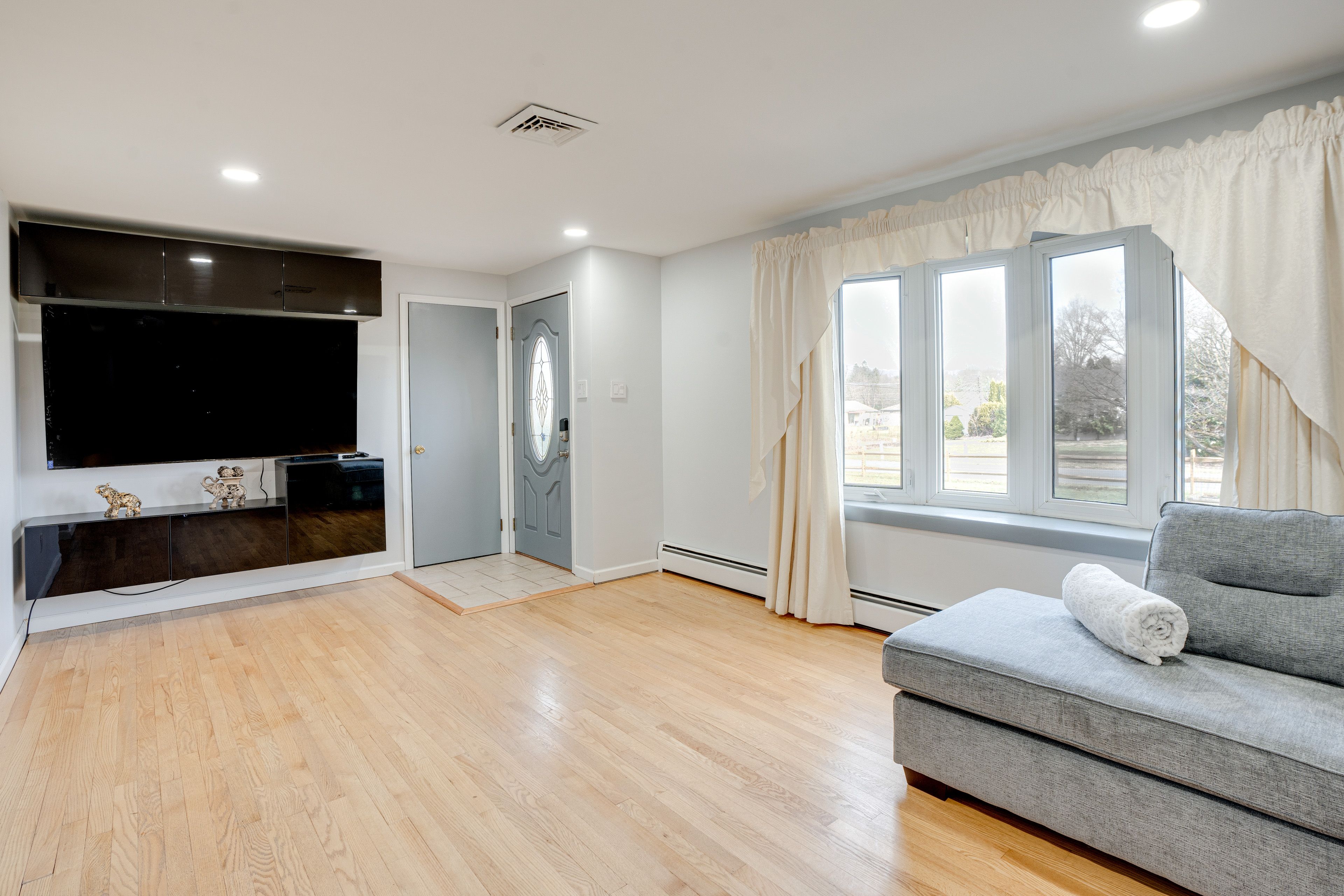 Living Area | Smart TV | Main Floor