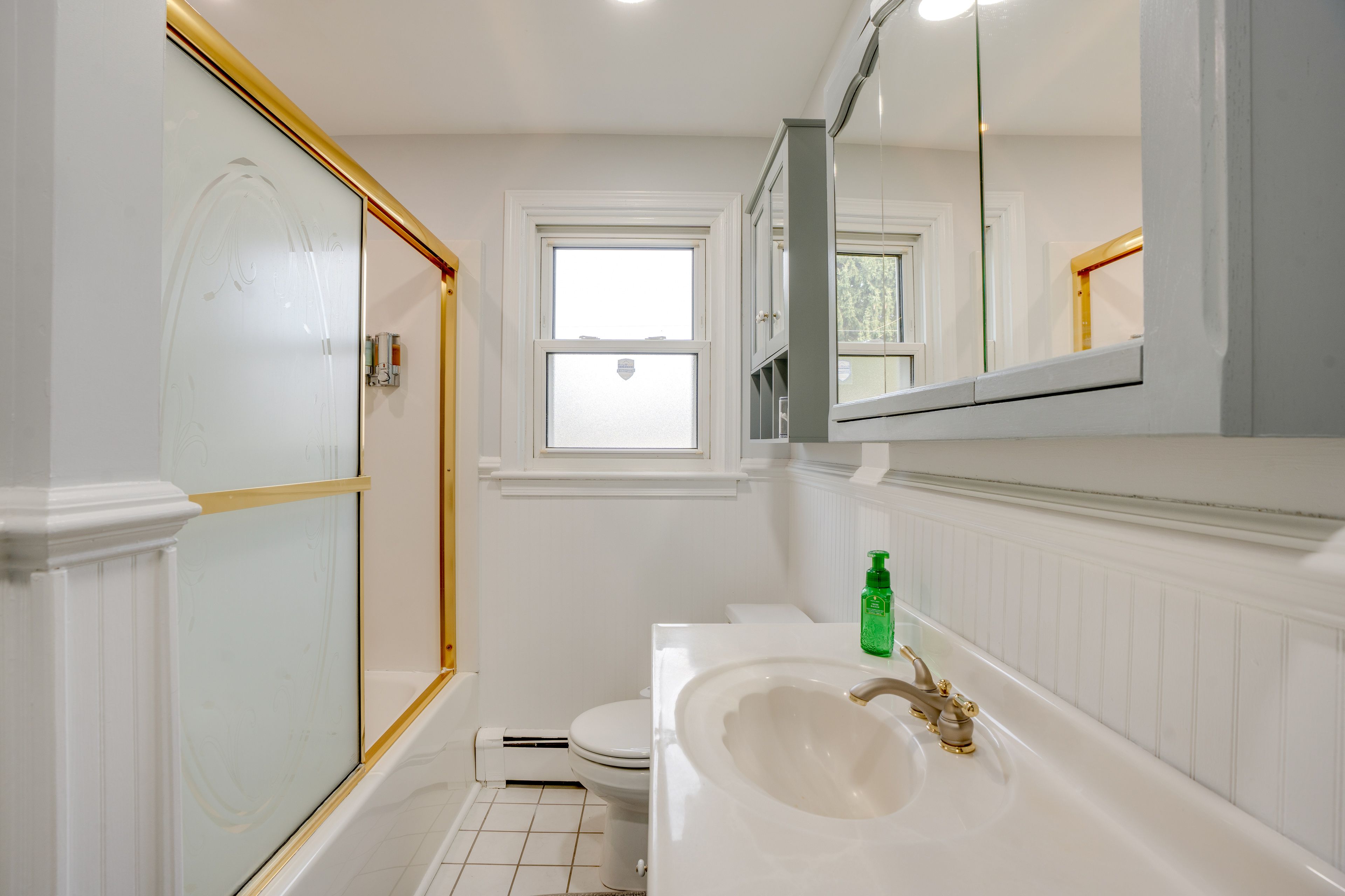 Full Bathroom | Main Floor