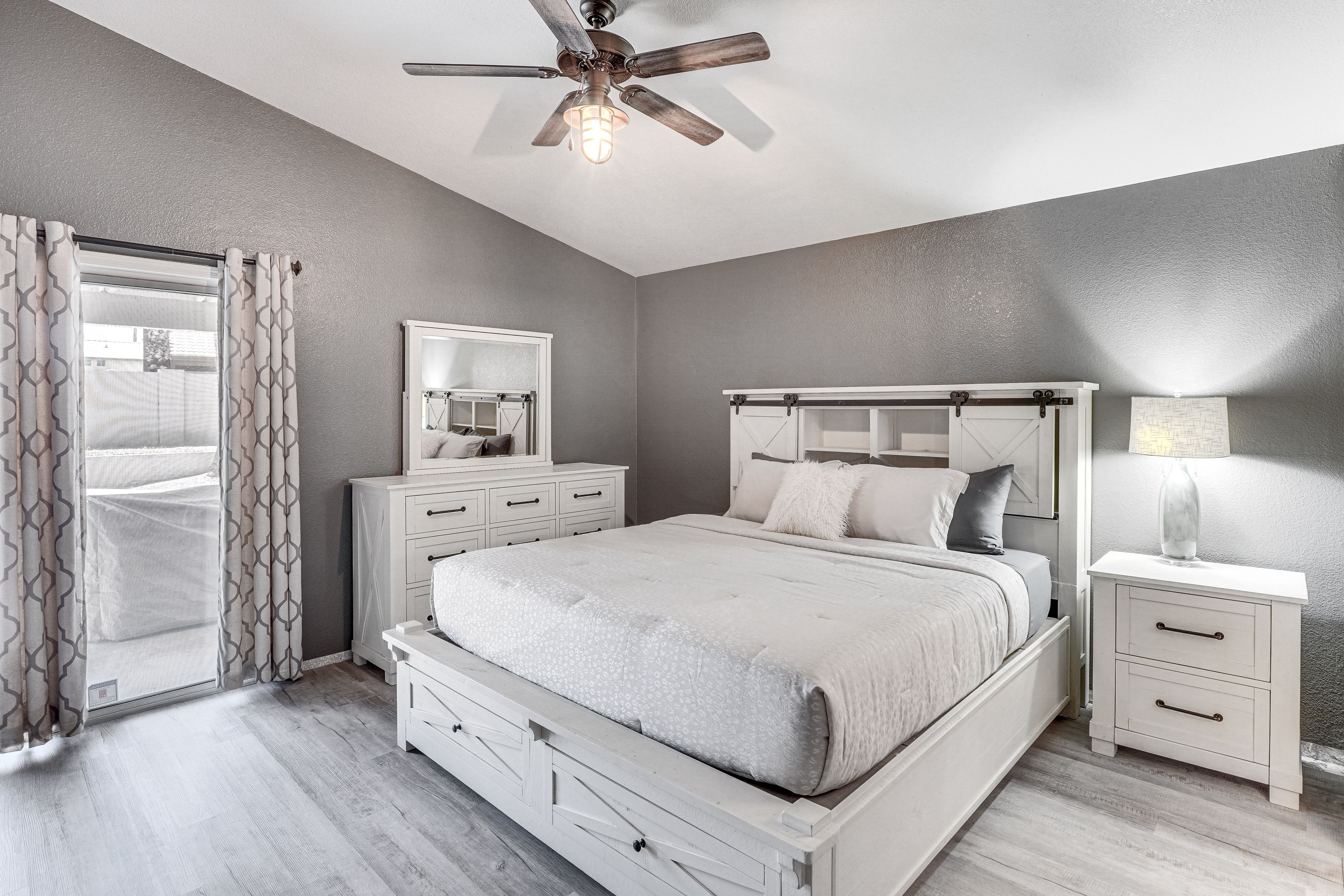 Bedroom 1 | King Bed