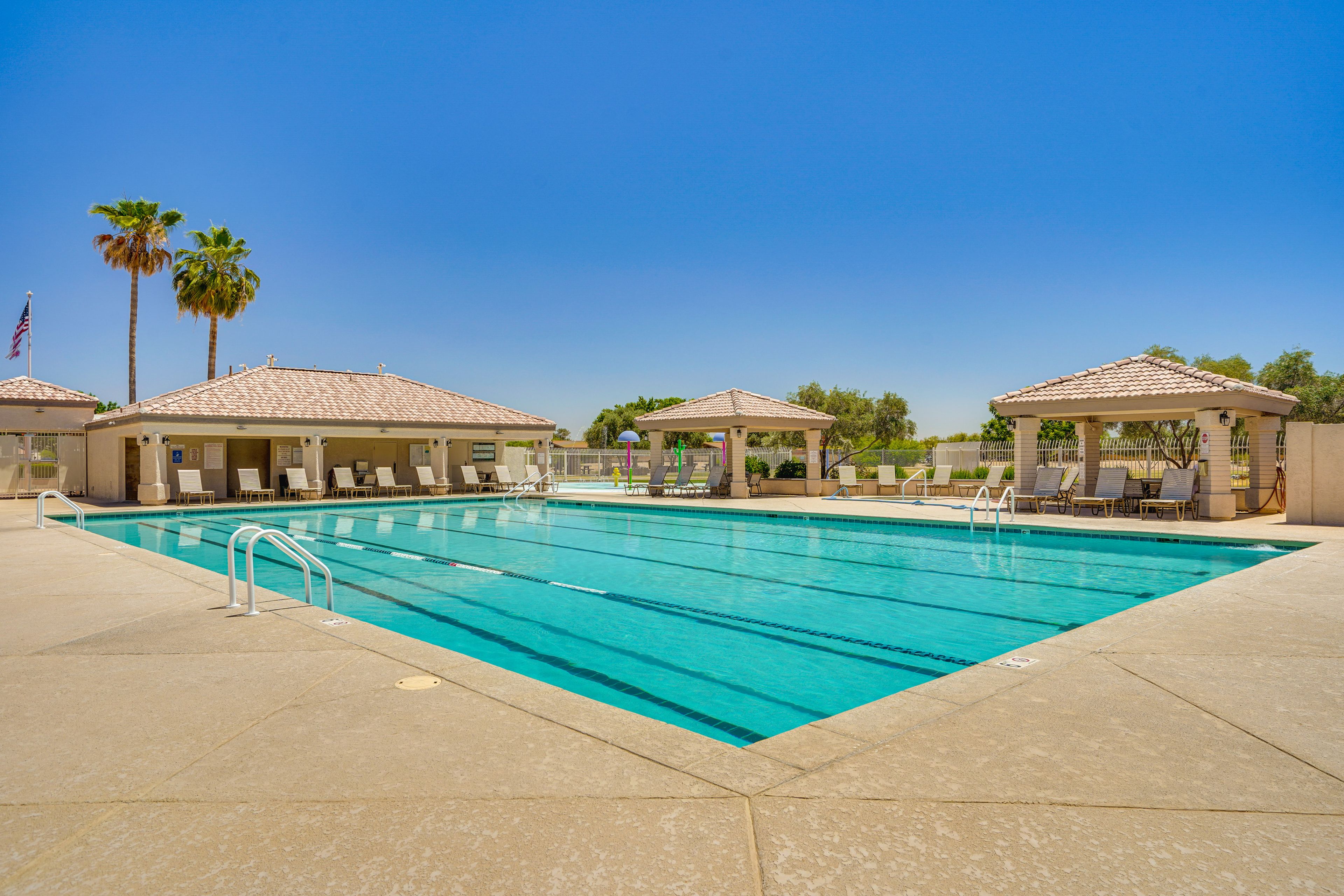 Community Amenities | Outdoor Pool