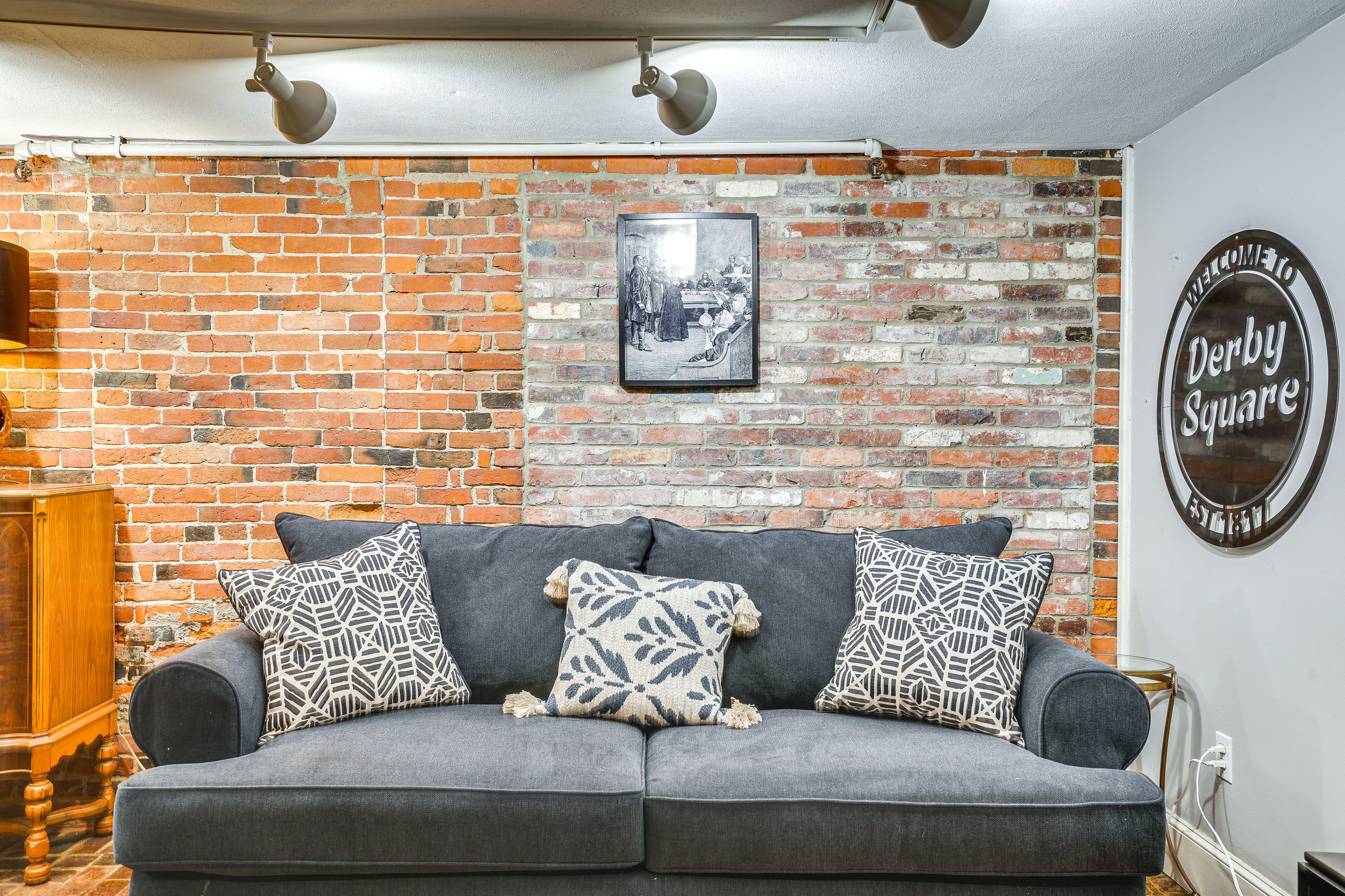 Living Room | Queen Sleeper Sofa