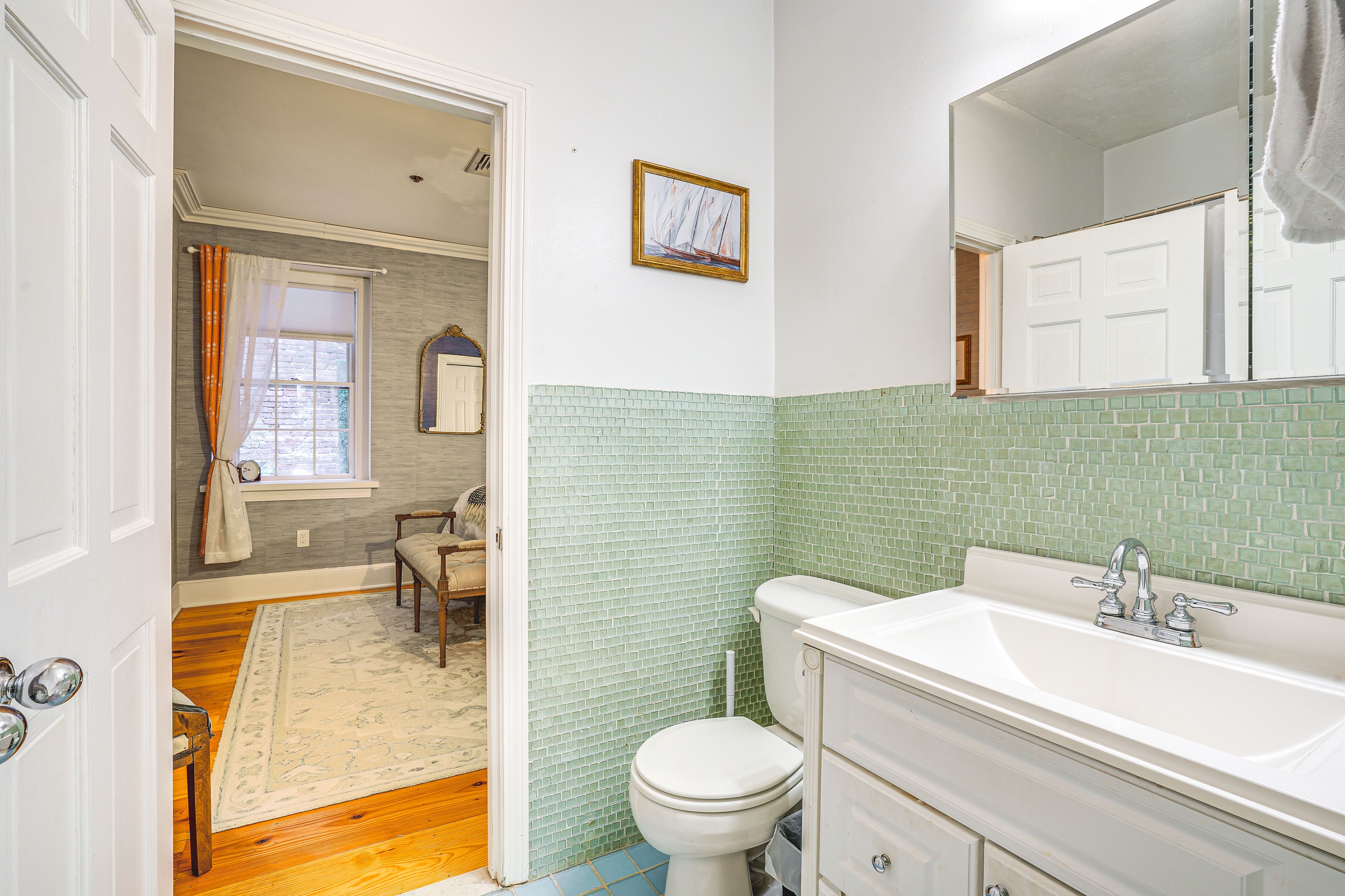 En-Suite Bathroom | Towels Provided | Upper Level