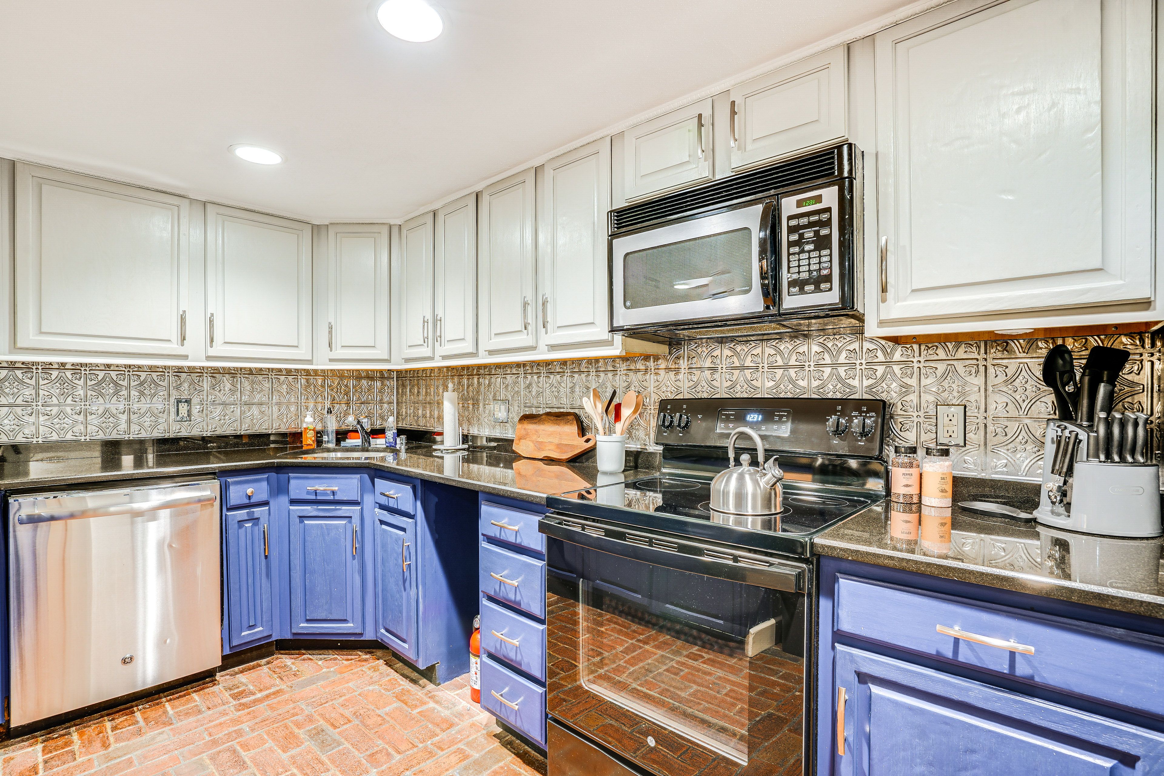 Kitchen | Cooking Basics Supplied | Basement Level
