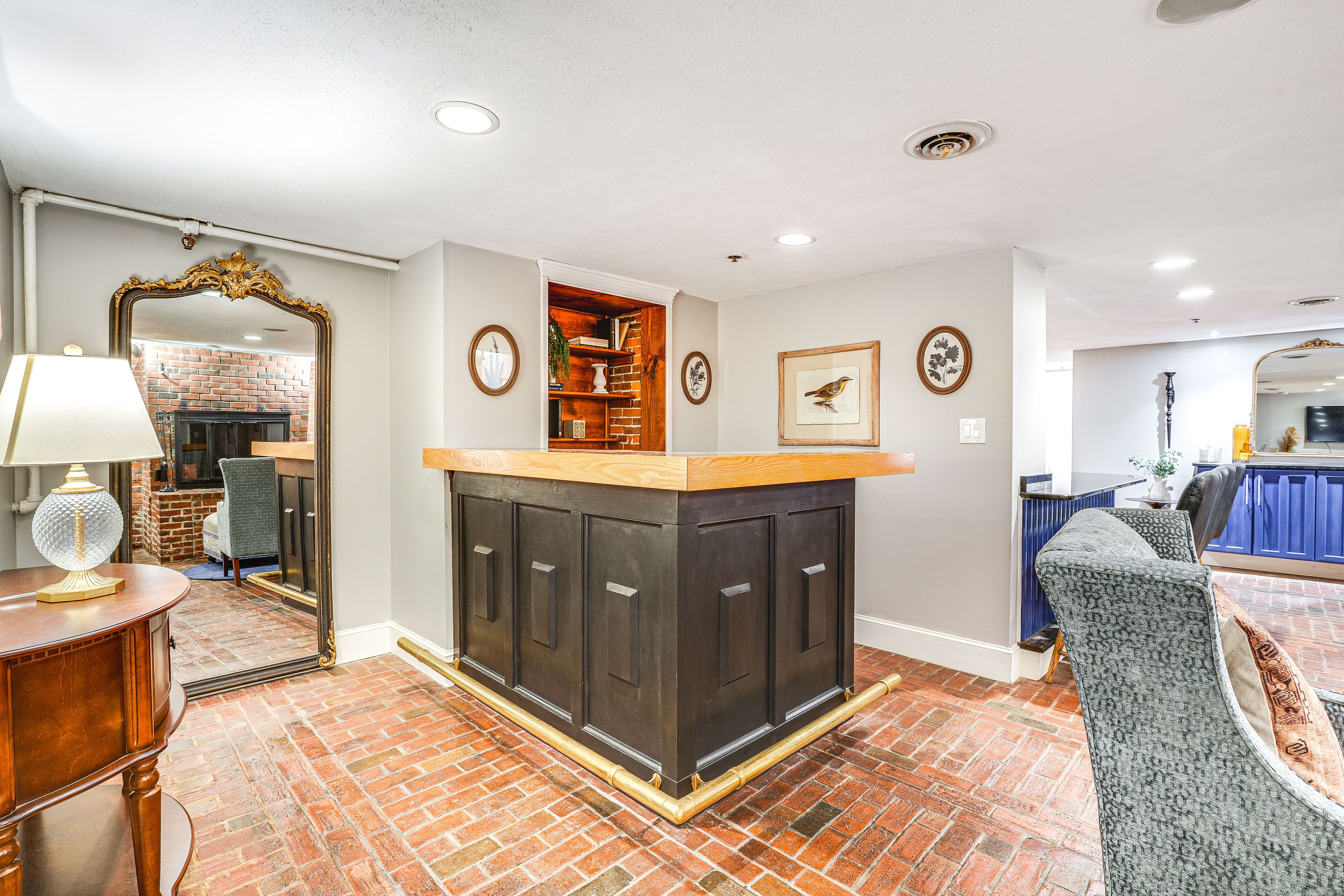 Vintage Furnishings | Modern Decor