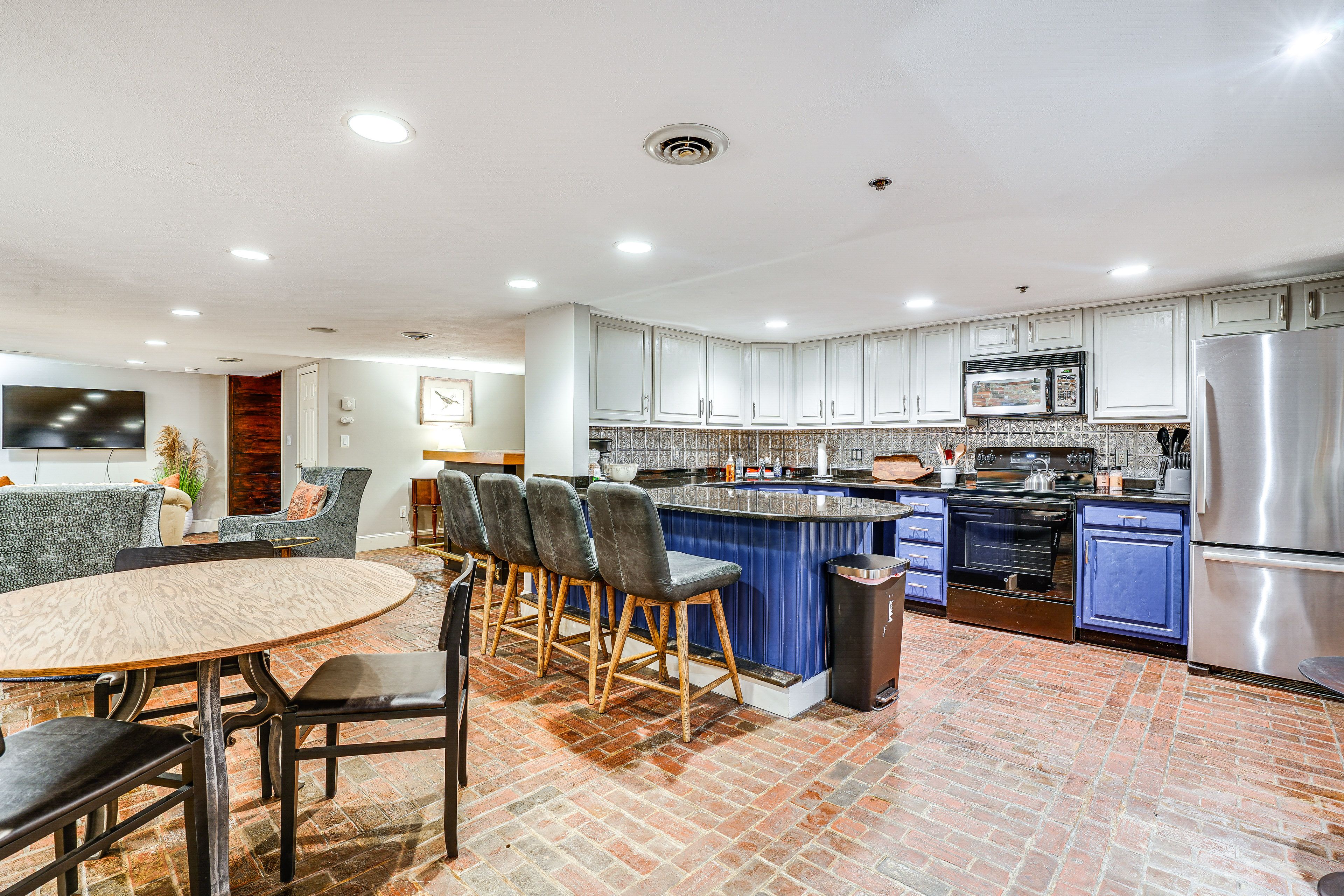 Dining Area | Dishware & Flatware Provided | Basement Level