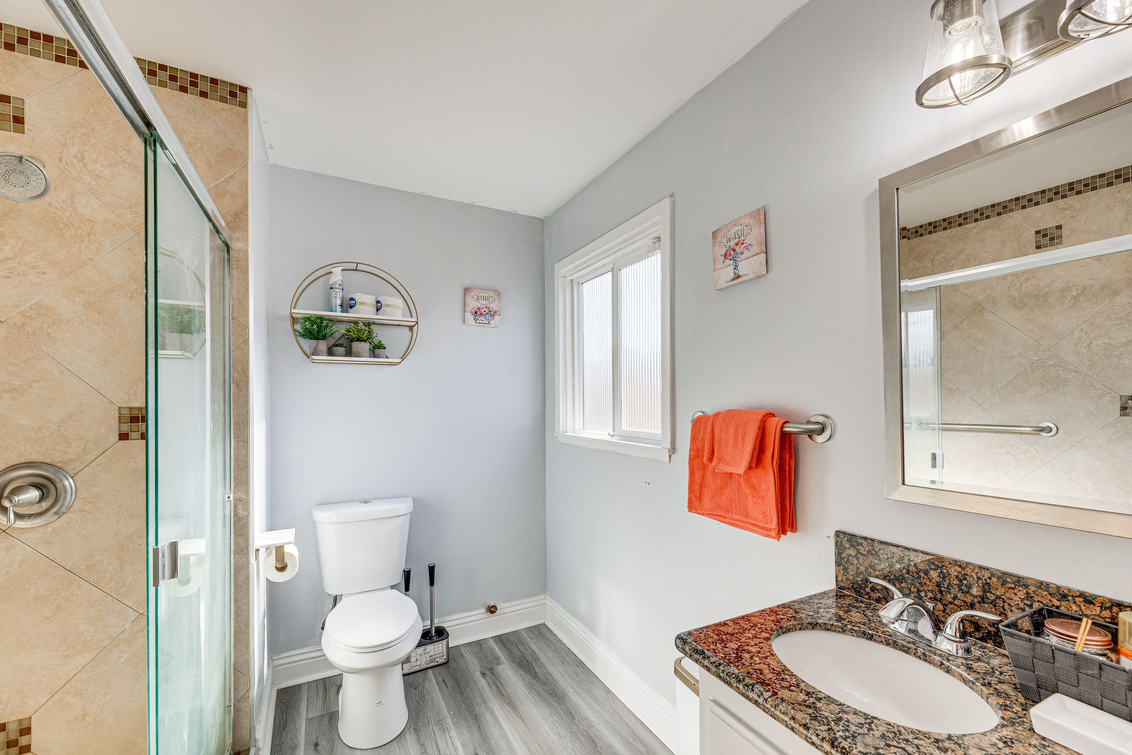 Full Bathroom | Walk-In Shower | Towels Provided | Complimentary Toiletries