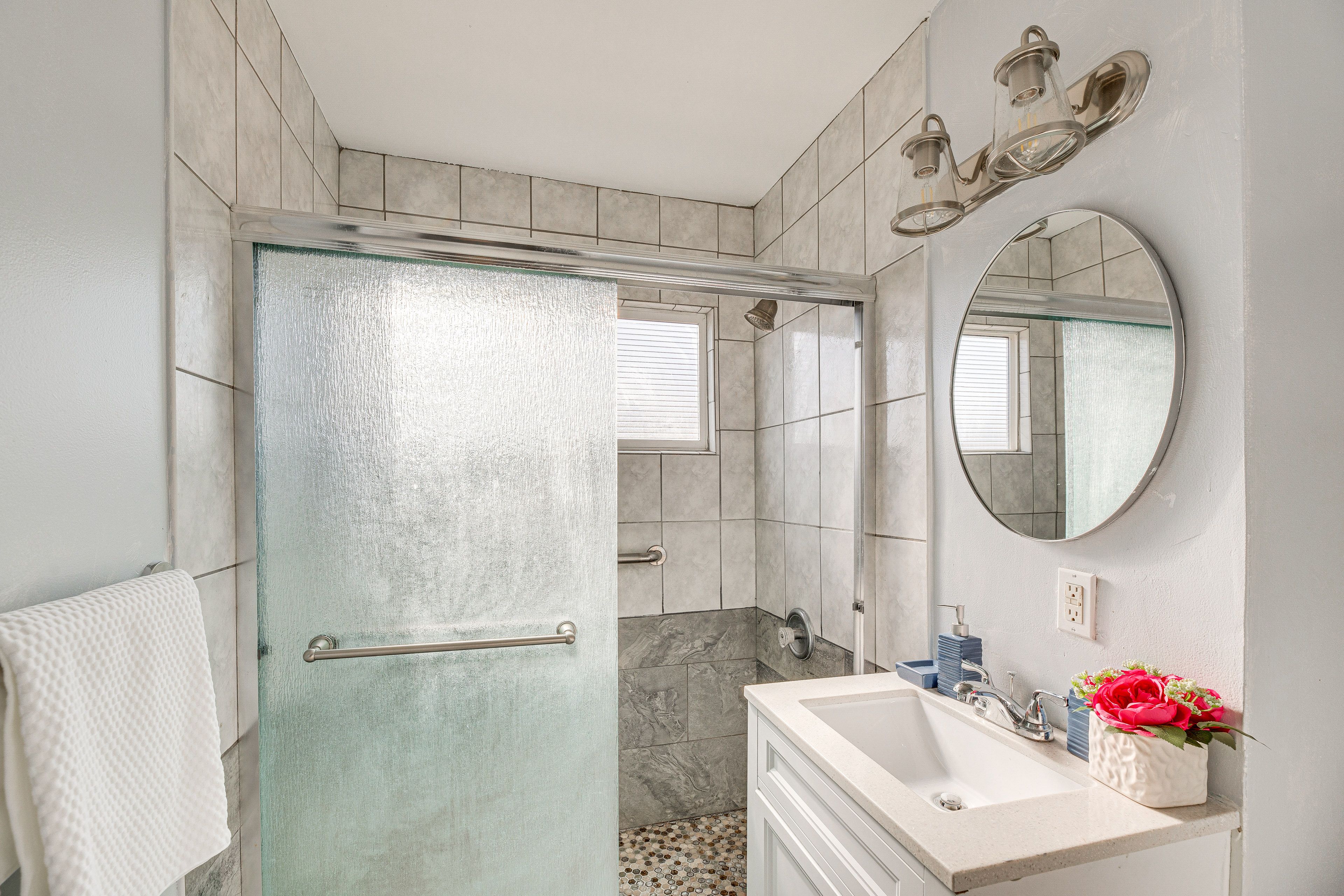 Full Bathroom | Walk-In Shower