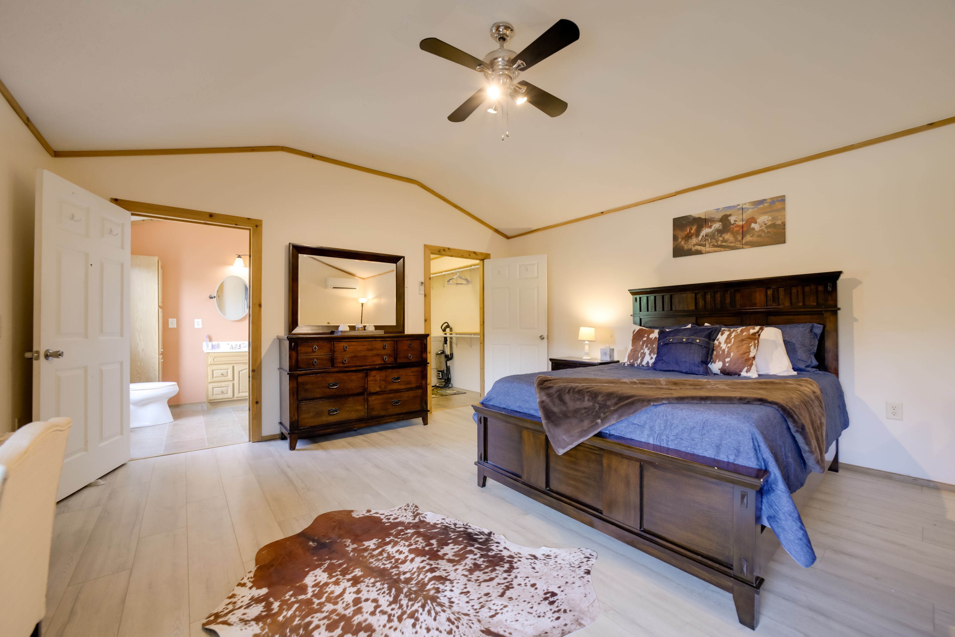 Bedroom (Loft) | 2nd Floor | Queen Bed