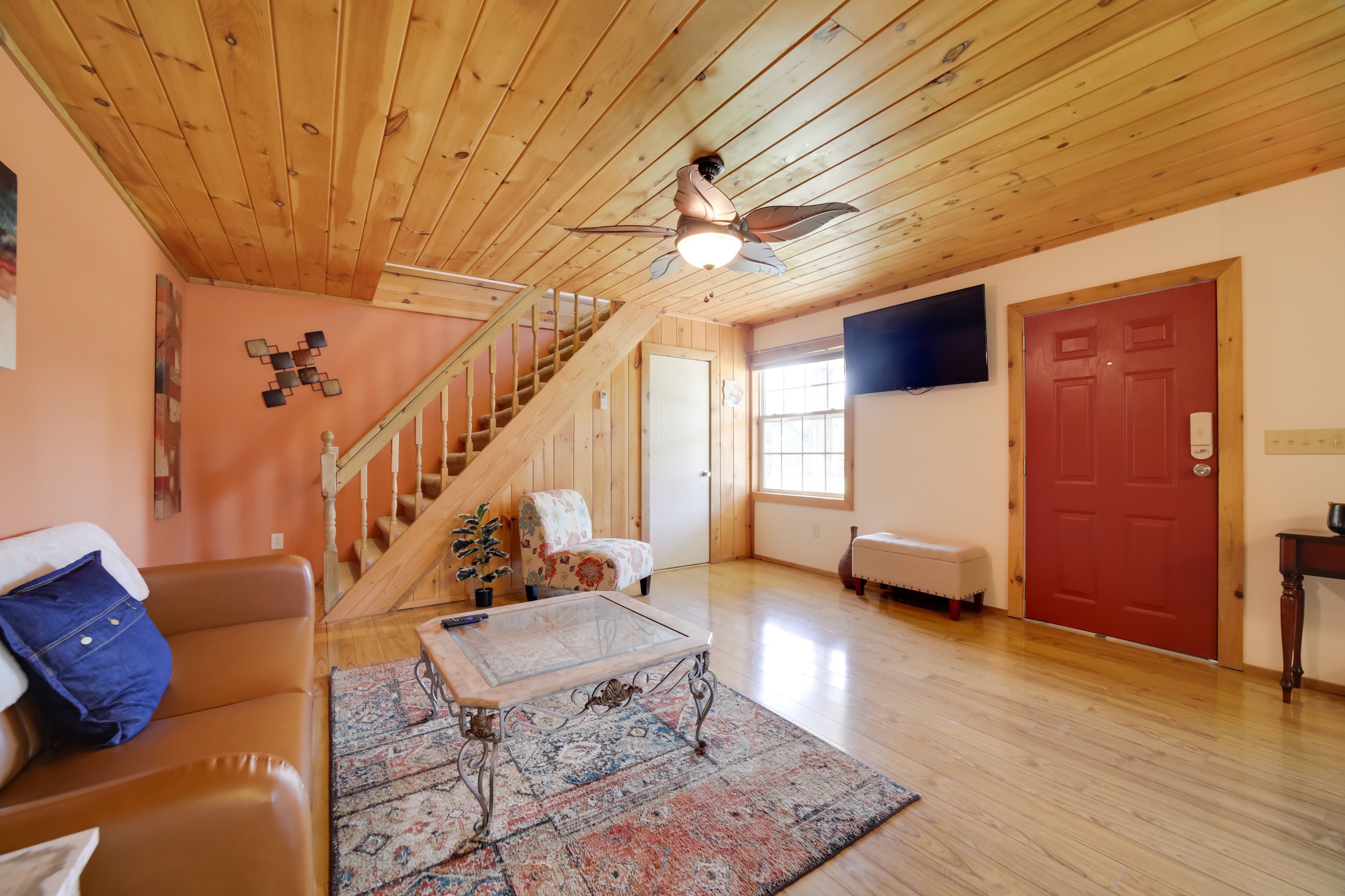 Living Room | Free WiFi | Central A/C & Heat | Smart TV