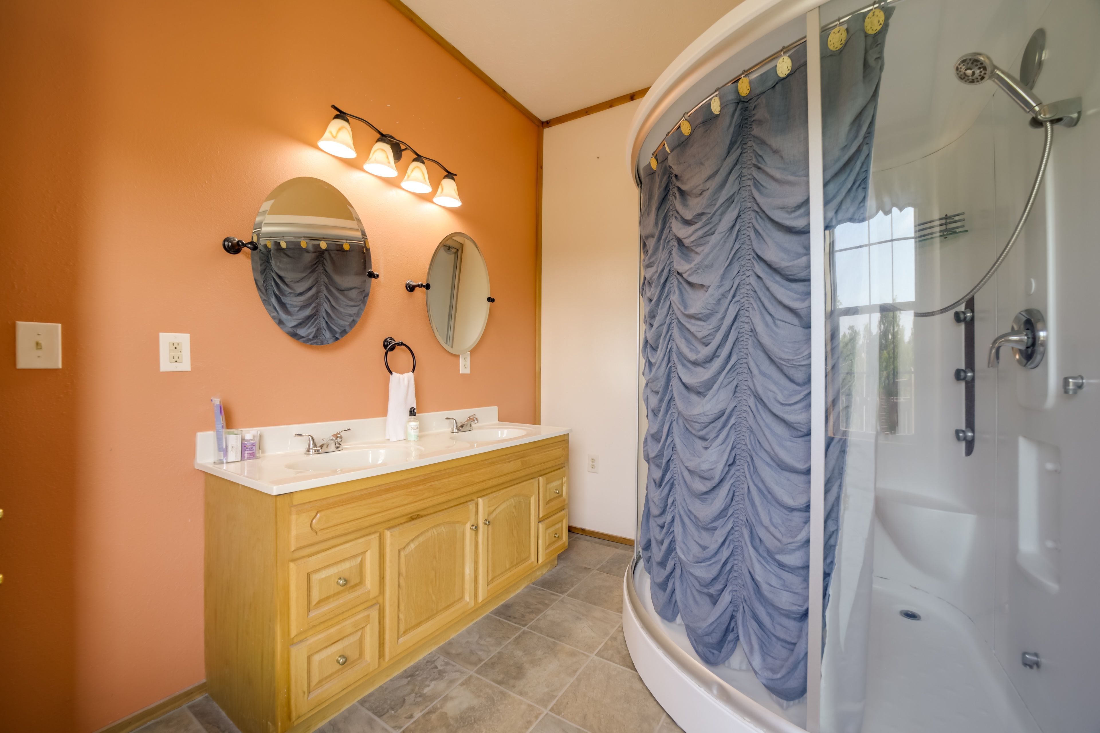 En-Suite Bathroom | 2nd Floor | Complimentary Toiletries | Hair Dryer