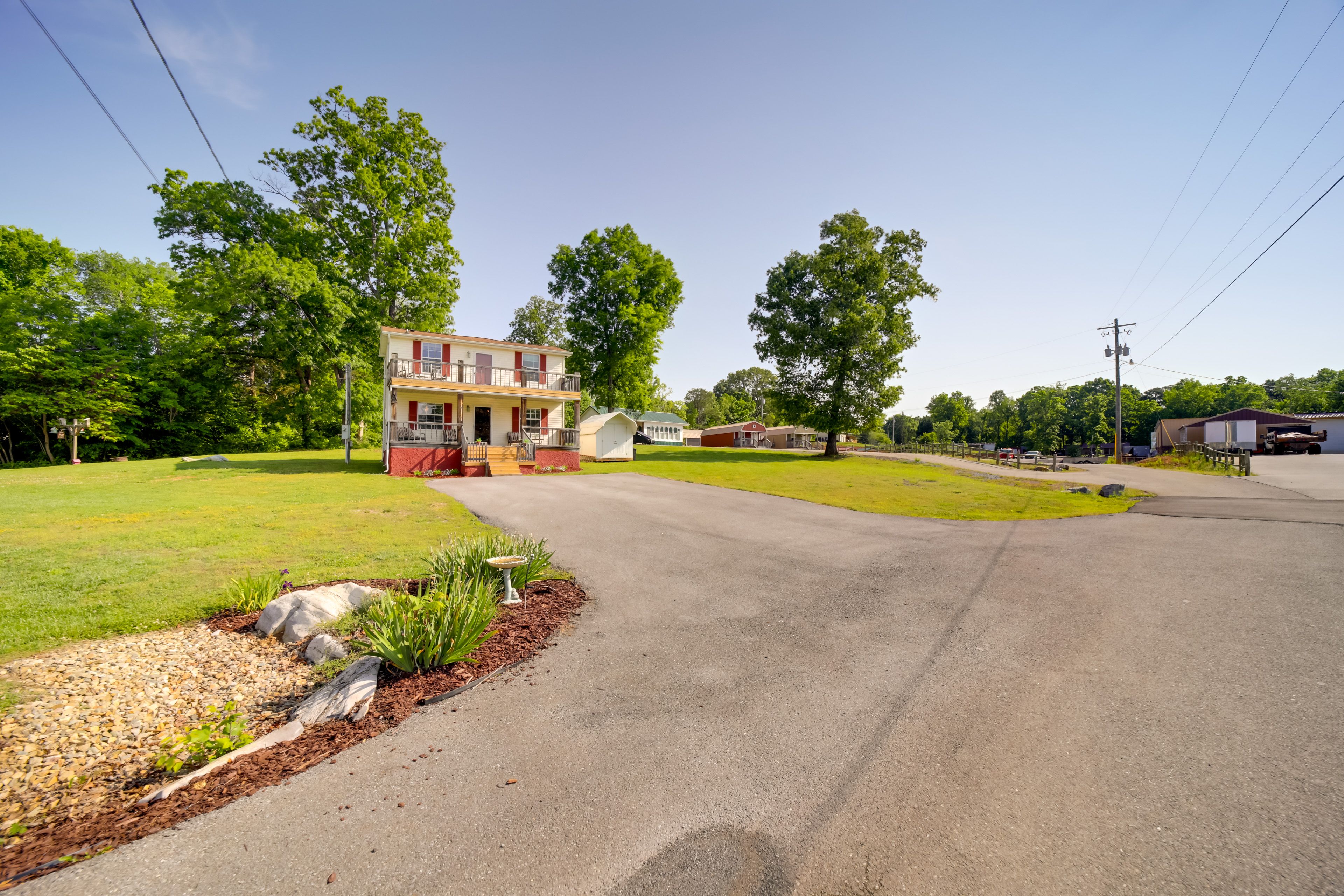 Parking | Driveway (1 Vehicle) | Street Parking