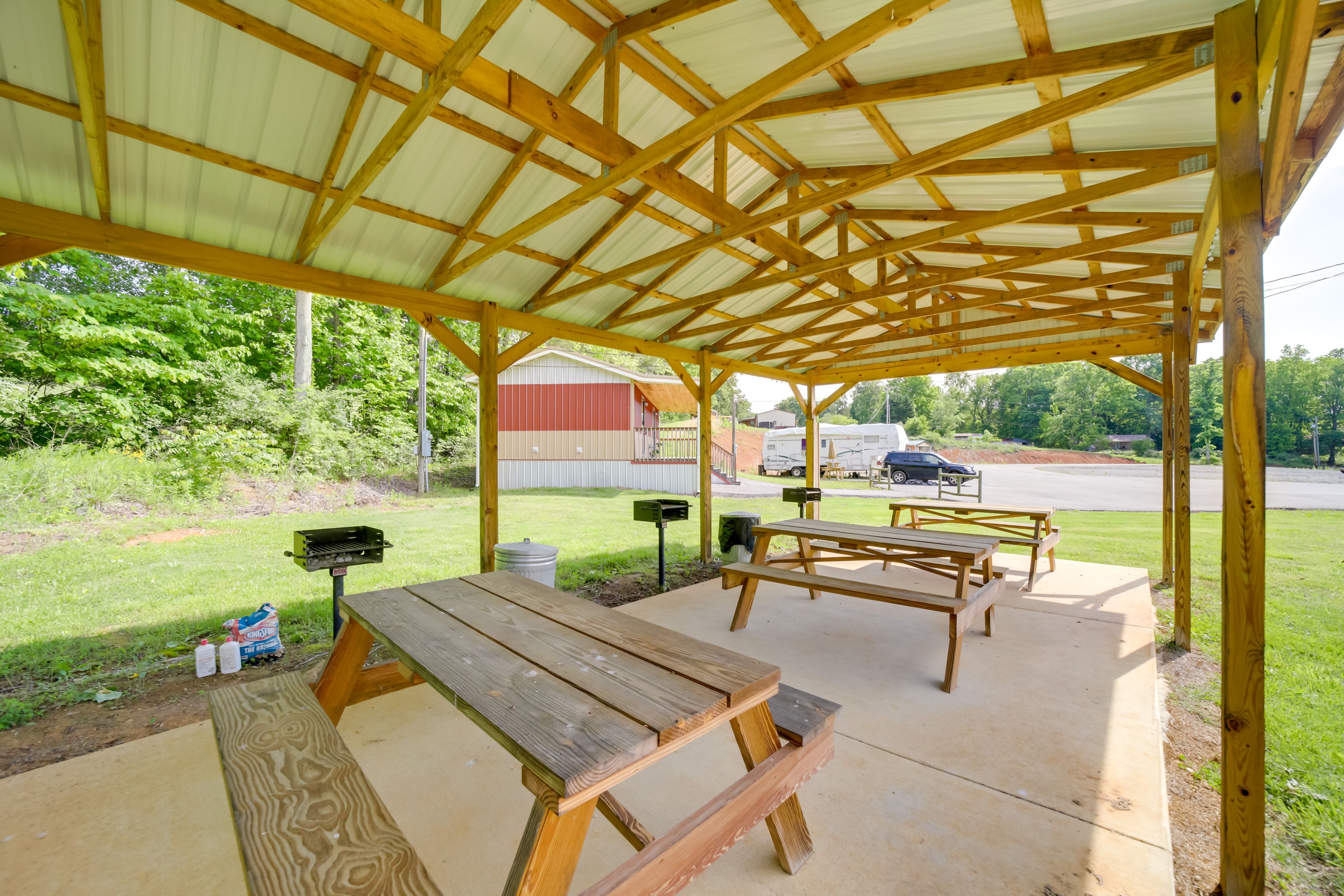 Shared Amenities | Grilling & Dining Pavilion