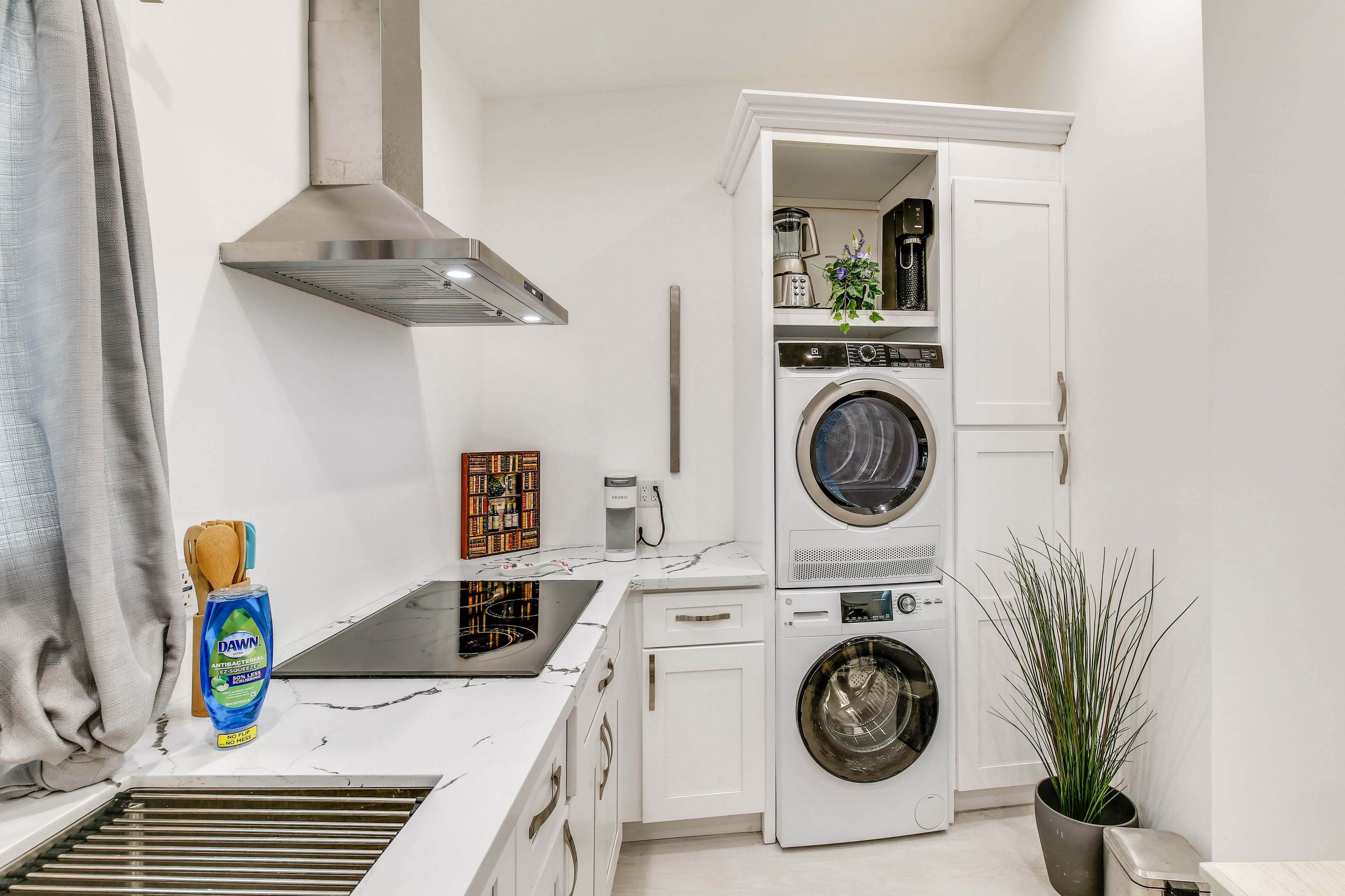 Kitchenette | Keurig Coffee Maker | Blender | Cooking Basics