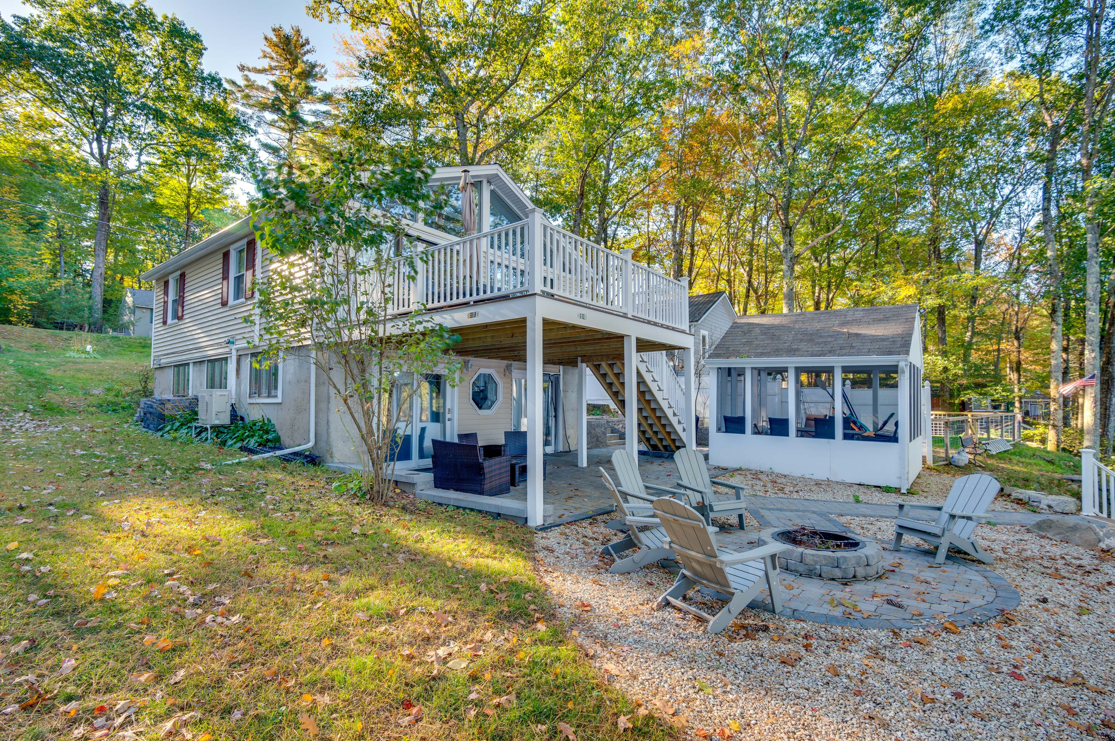 2-Story House | Fire Pit | On-Site Pond Access | Kayaks