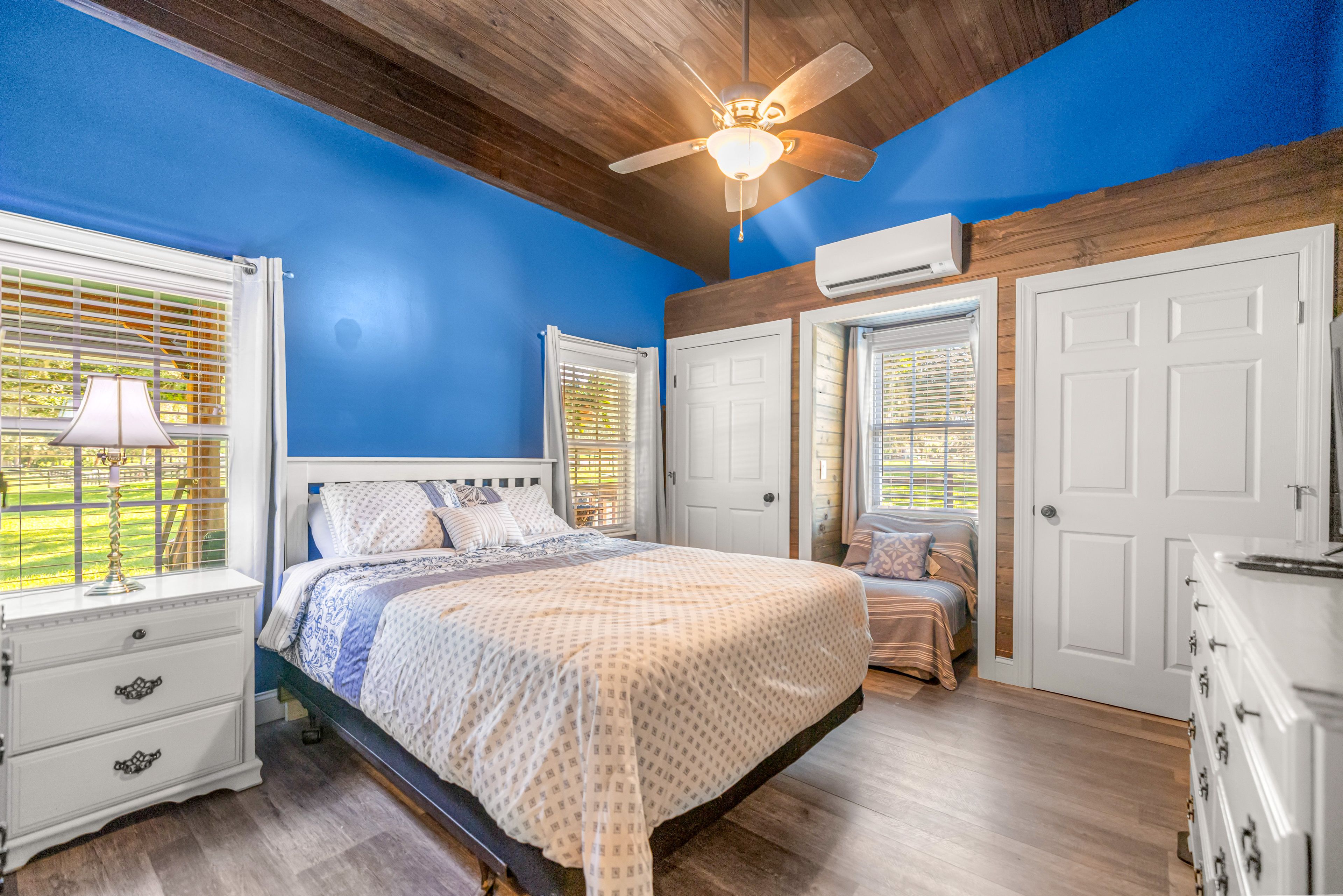 Bedroom 3 | Queen Bed