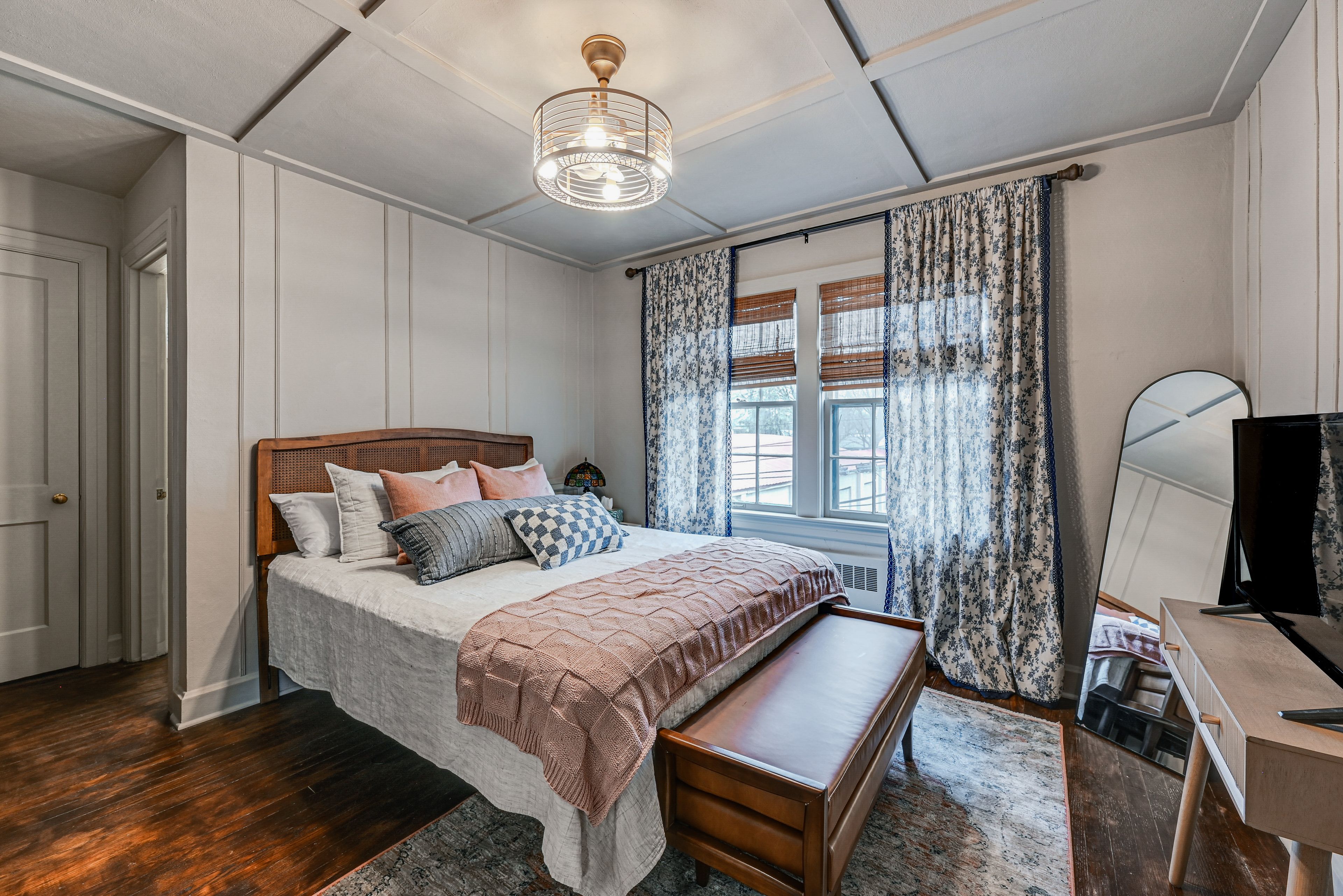 Bedroom | Queen Bed | Linens Provided